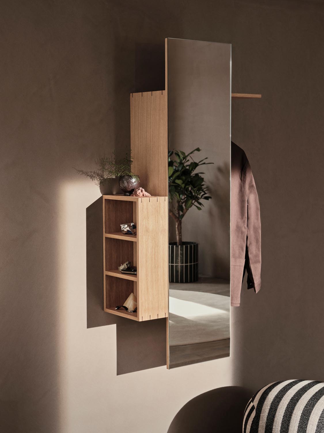 Bon Hallway CaAbfallkorbet  in  Oiled Oak präsentiert im Onlineshop von KAQTU Design AG. Cabinet ist von Ferm Living