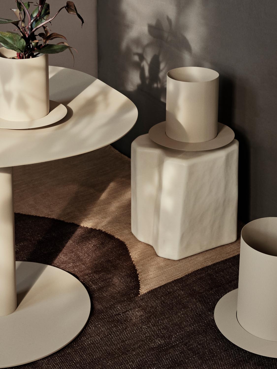 Auran Pot Small  in  Cashmere präsentiert im Onlineshop von KAQTU Design AG. Blumentopf ist von Ferm Living