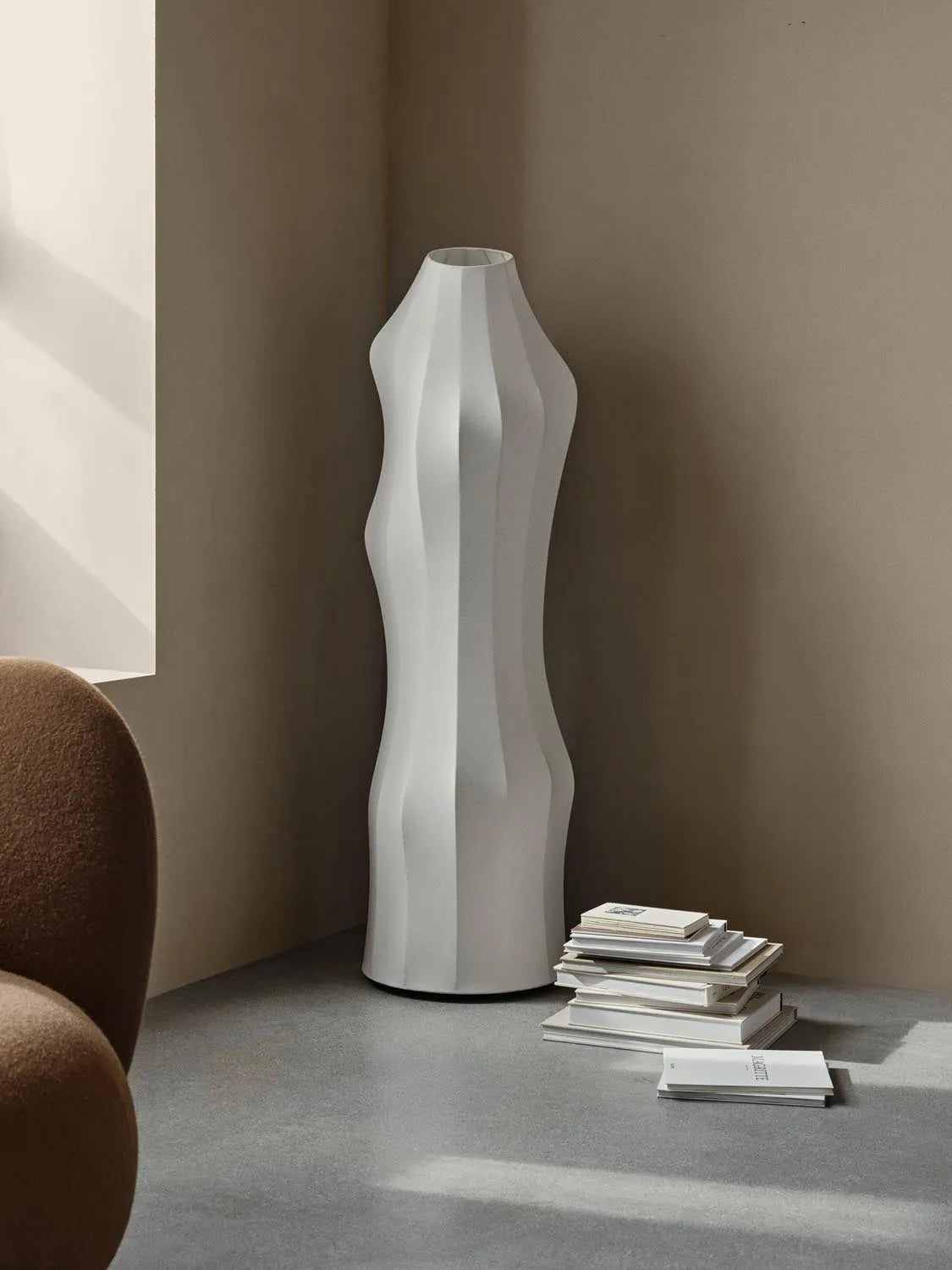 Dae Stehleuchte  in  White präsentiert im Onlineshop von KAQTU Design AG. Stehleuchte ist von Ferm Living