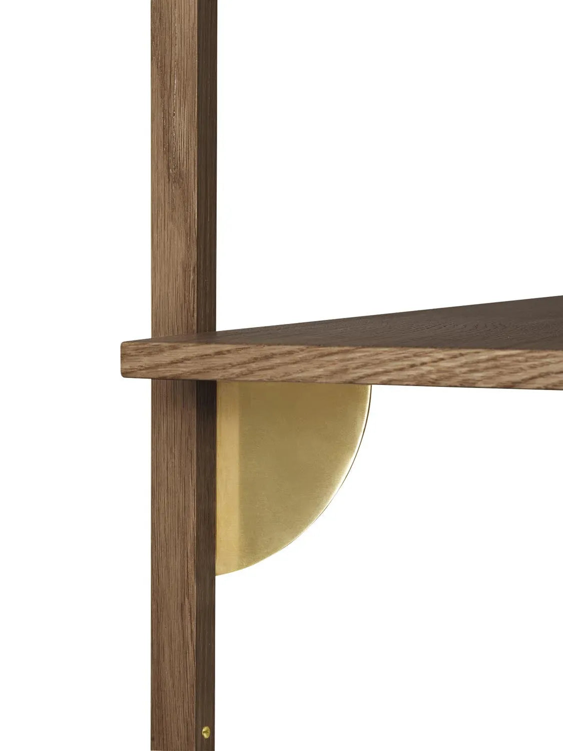 Sector Regal Single/Wide  in  Smoked Oak/Brass präsentiert im Onlineshop von KAQTU Design AG. Wandregal ist von Ferm Living