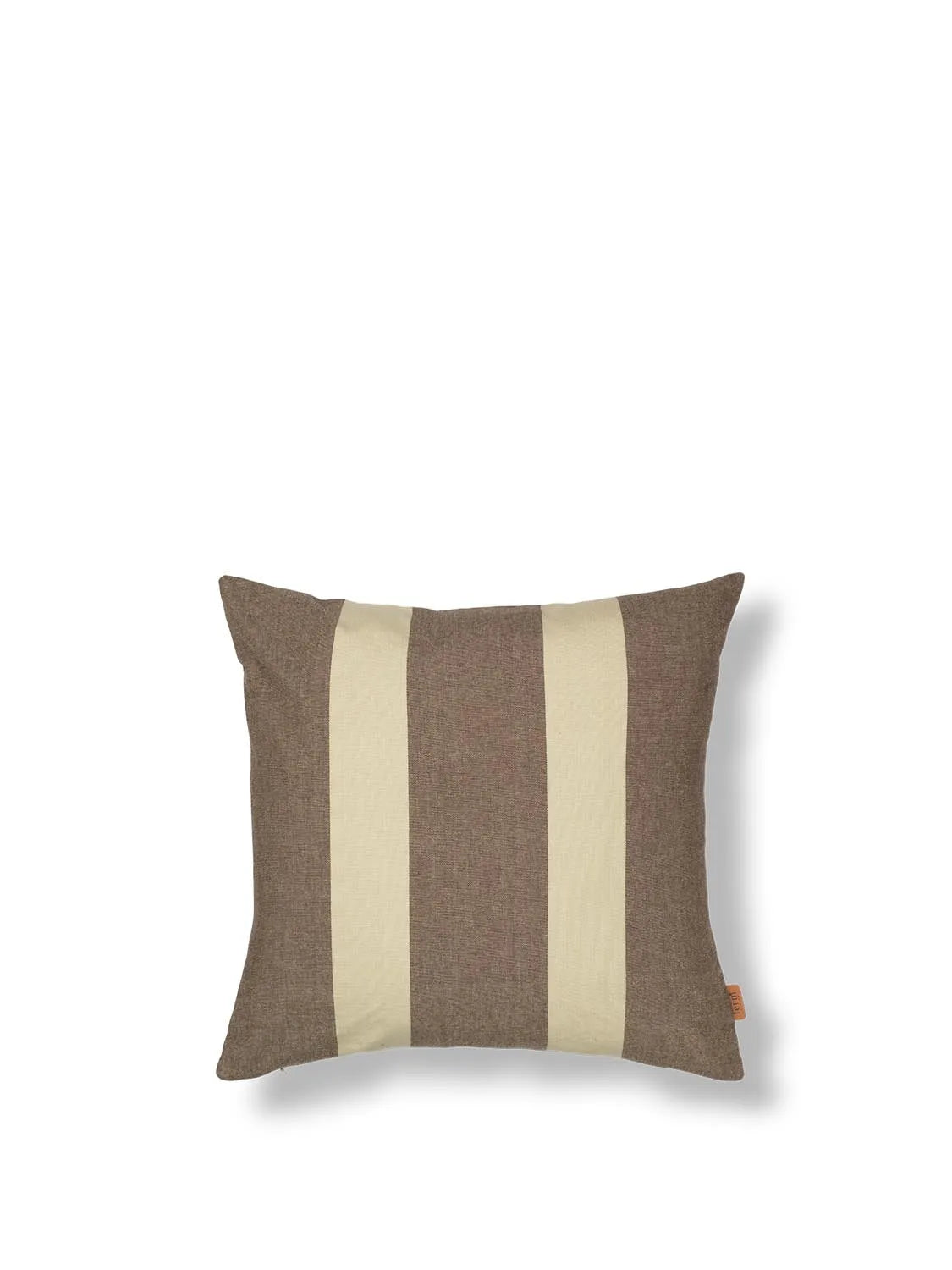 Strand Outdoor Kissen Cover  in  Carob Brown/Parchme präsentiert im Onlineshop von KAQTU Design AG. Deko Kissenbezug ist von Ferm Living