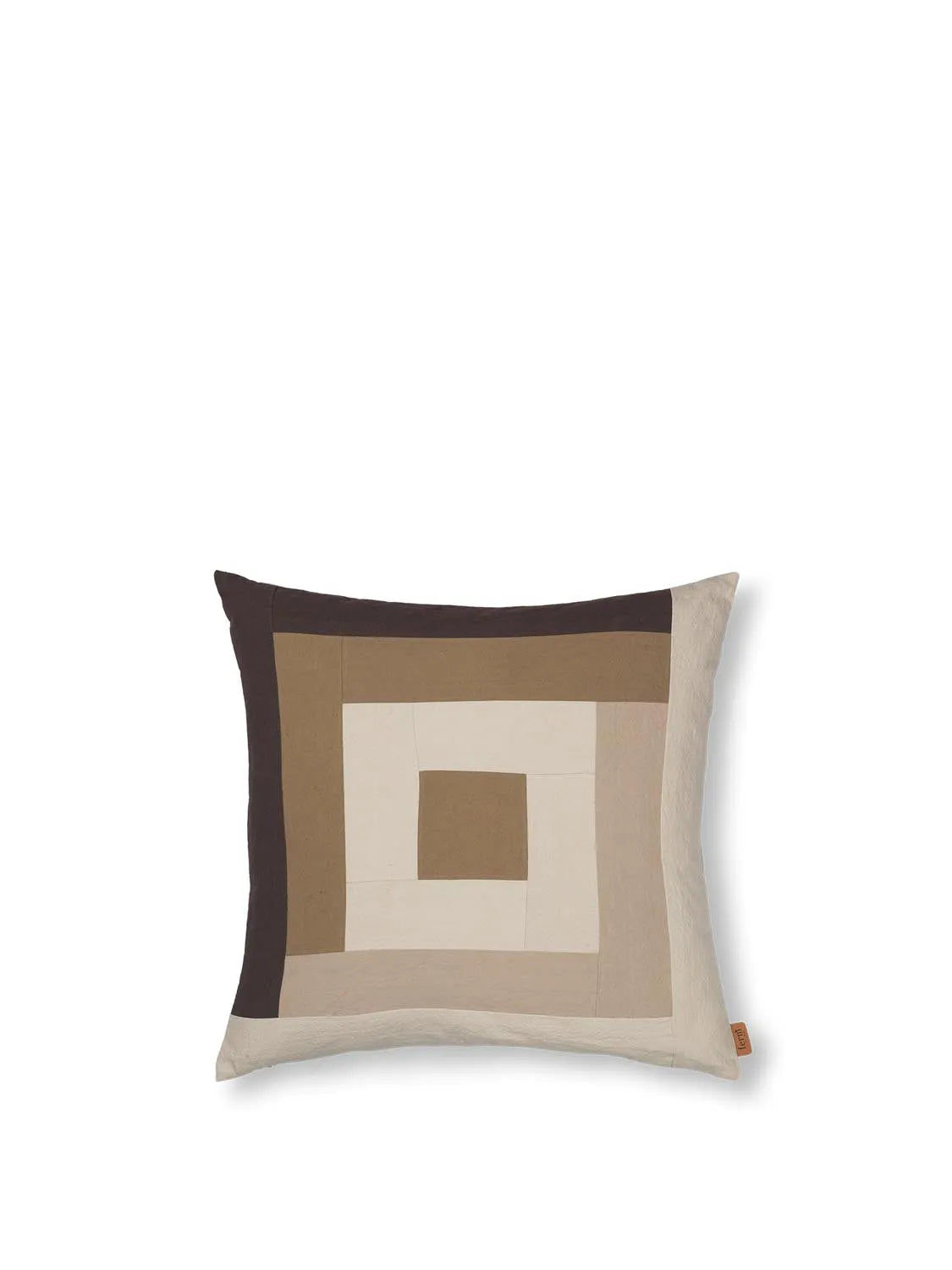 Border Patchwork Kissen Cover  in  Coffee/Dark Sand präsentiert im Onlineshop von KAQTU Design AG. Deko Kissenbezug ist von Ferm Living