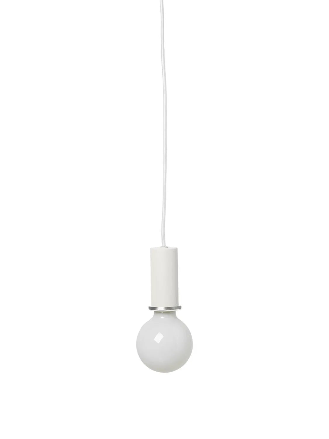 Elegante Pendelleuchte von Ferm Living, vielseitig einsetzbar mit dekorativem Chromring und 3m Textilleitung.