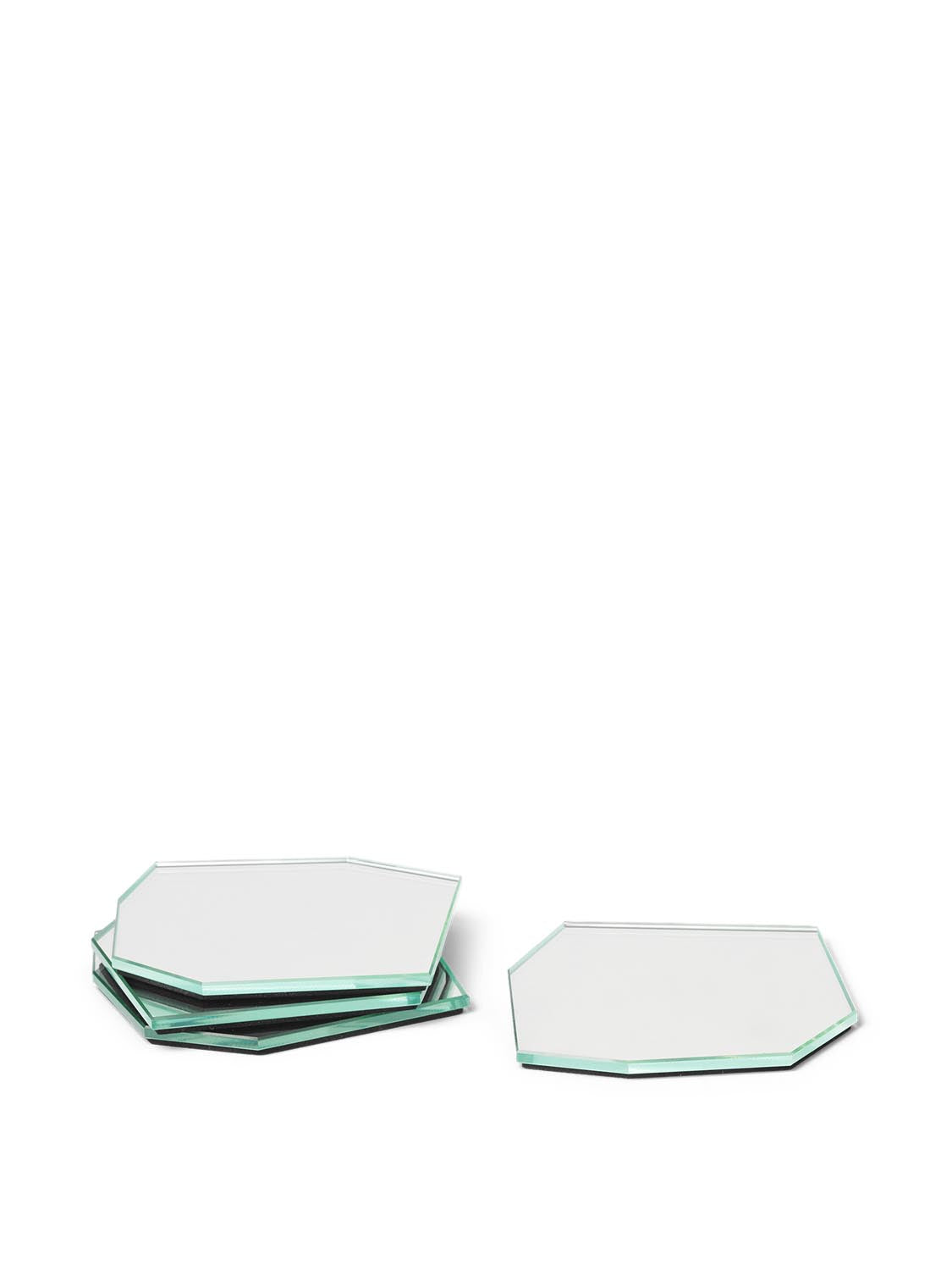 Shard Coasters Set of 4  in  Mirror präsentiert im Onlineshop von KAQTU Design AG. Küchenhelfer ist von Ferm Living