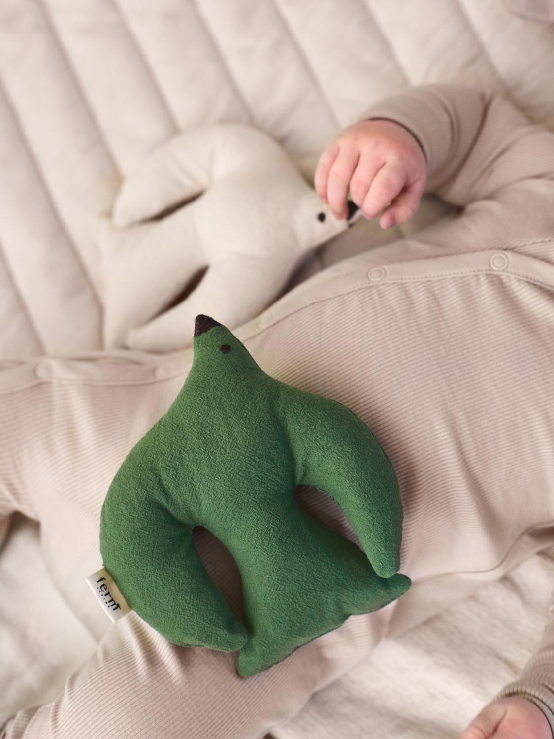 Swif Bird Soft Toy  in  Undyed präsentiert im Onlineshop von KAQTU Design AG. Objekte Kids ist von Ferm Living