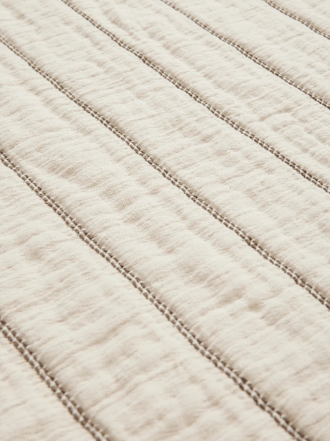 Aires Bettüberwurf Double  in  Undyed präsentiert im Onlineshop von KAQTU Design AG. Wolldecke ist von Ferm Living