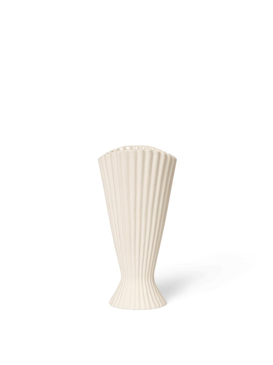 Fountain Vase 20 in  Offwhite präsentiert im Onlineshop von KAQTU Design AG. Vase ist von Ferm Living