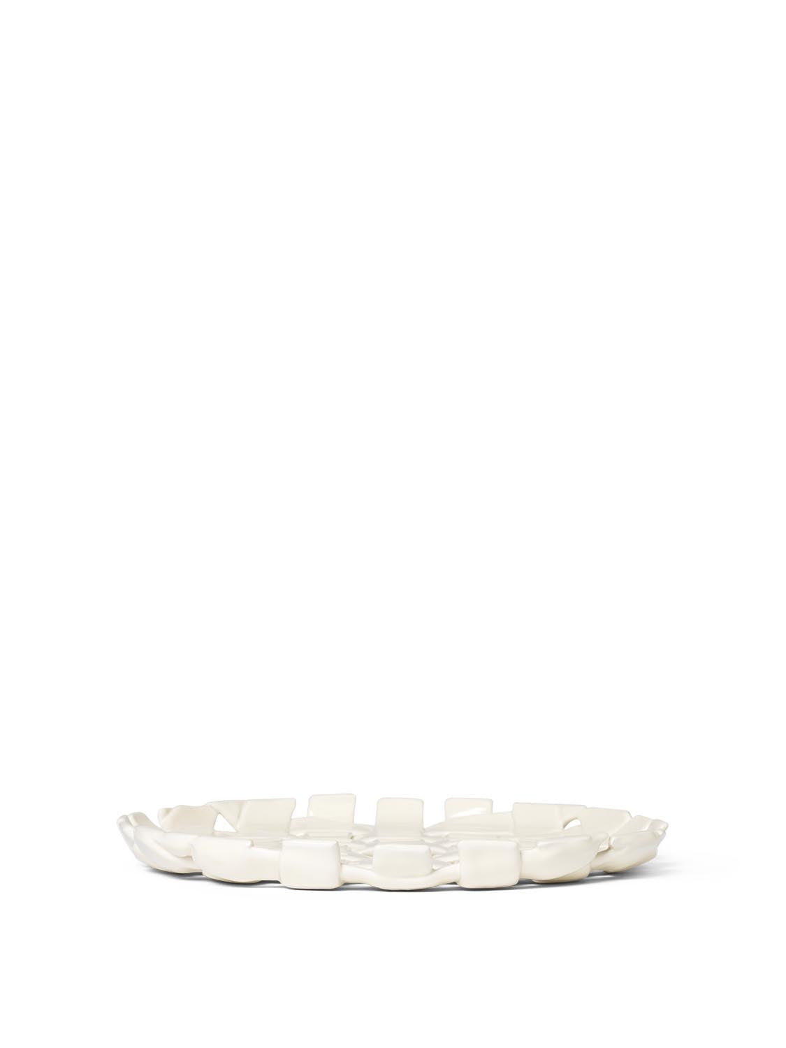 Plait Platter in  Offwhite präsentiert im Onlineshop von KAQTU Design AG. Tablett ist von Ferm Living