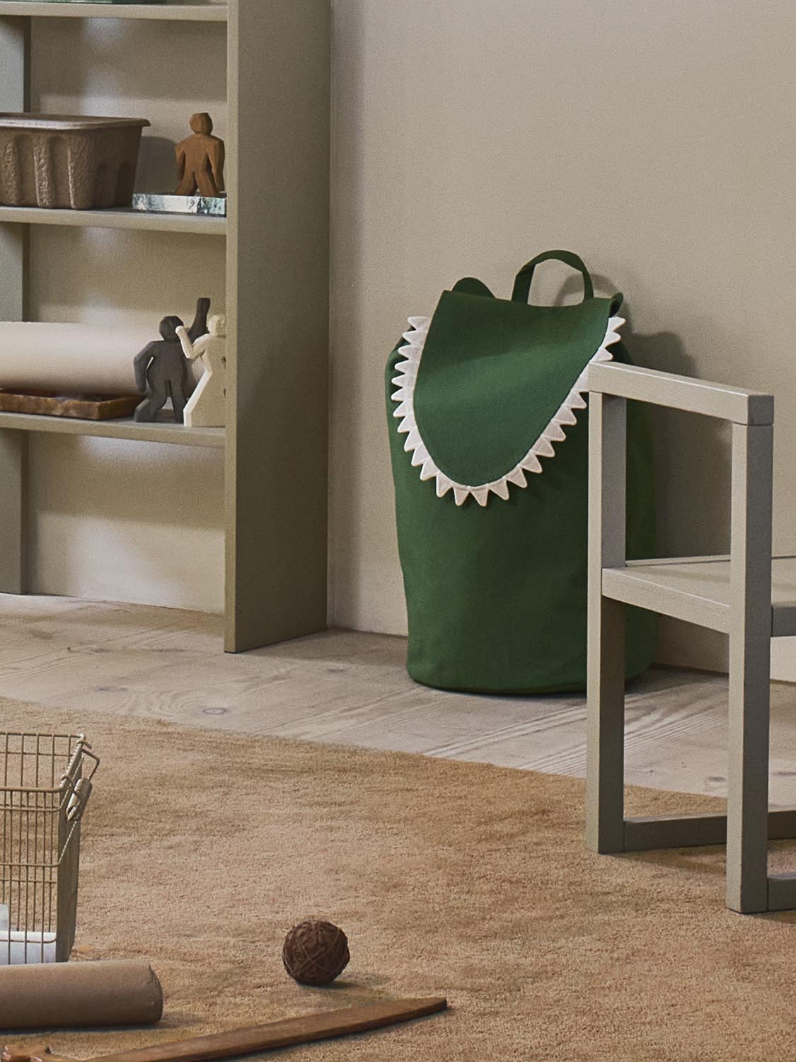 Crocodile Storage  in  Artichoke Green präsentiert im Onlineshop von KAQTU Design AG. Objekte Kids ist von Ferm Living