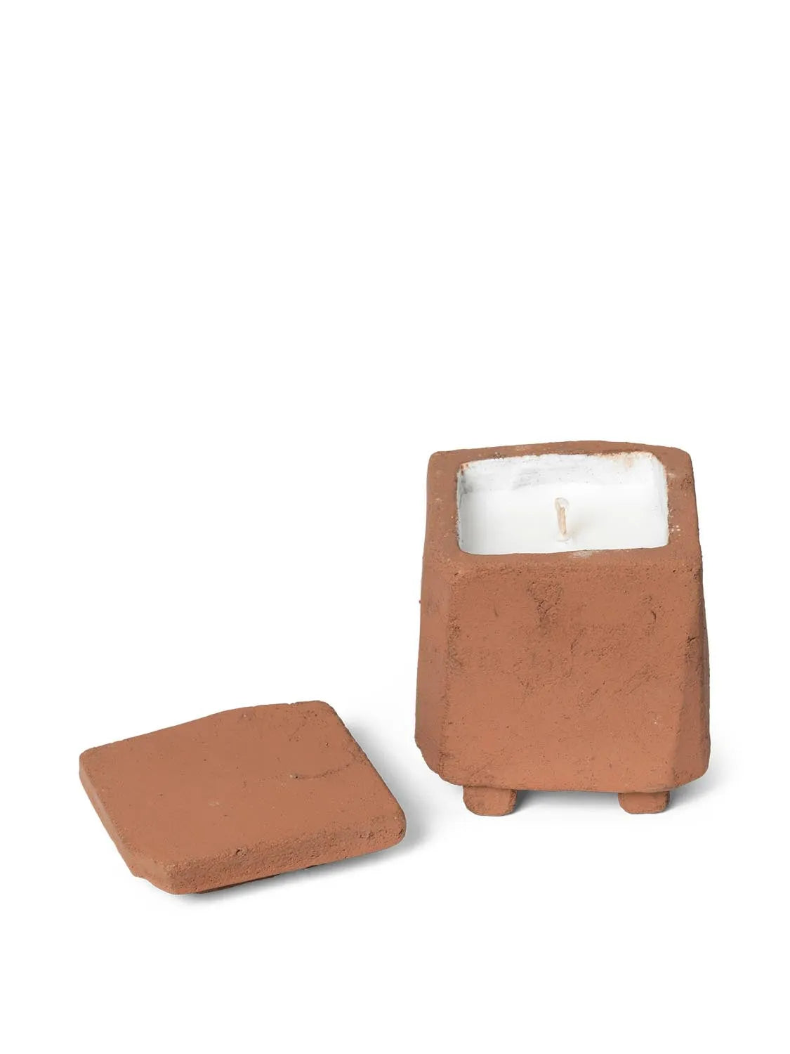 Kurinu Scented Kerze  in  Terracotta präsentiert im Onlineshop von KAQTU Design AG. Kerzen ist von Ferm Living