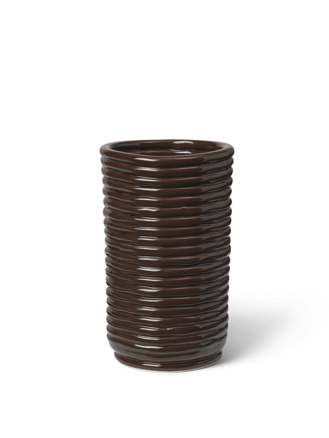 Corduroy Vase  in  Carob Brown präsentiert im Onlineshop von KAQTU Design AG. Vase ist von Ferm Living