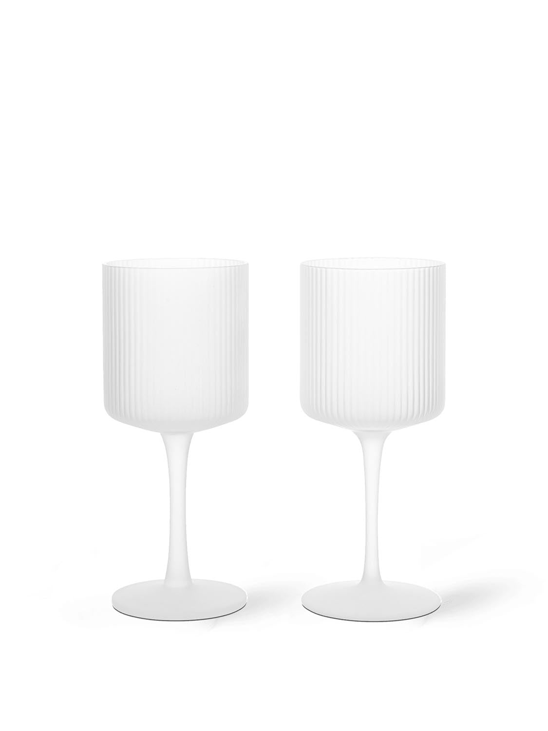 Ripple Weisswein Gläser Set of 2  in  Frosted präsentiert im Onlineshop von KAQTU Design AG. Wein- & Sektglas ist von Ferm Living