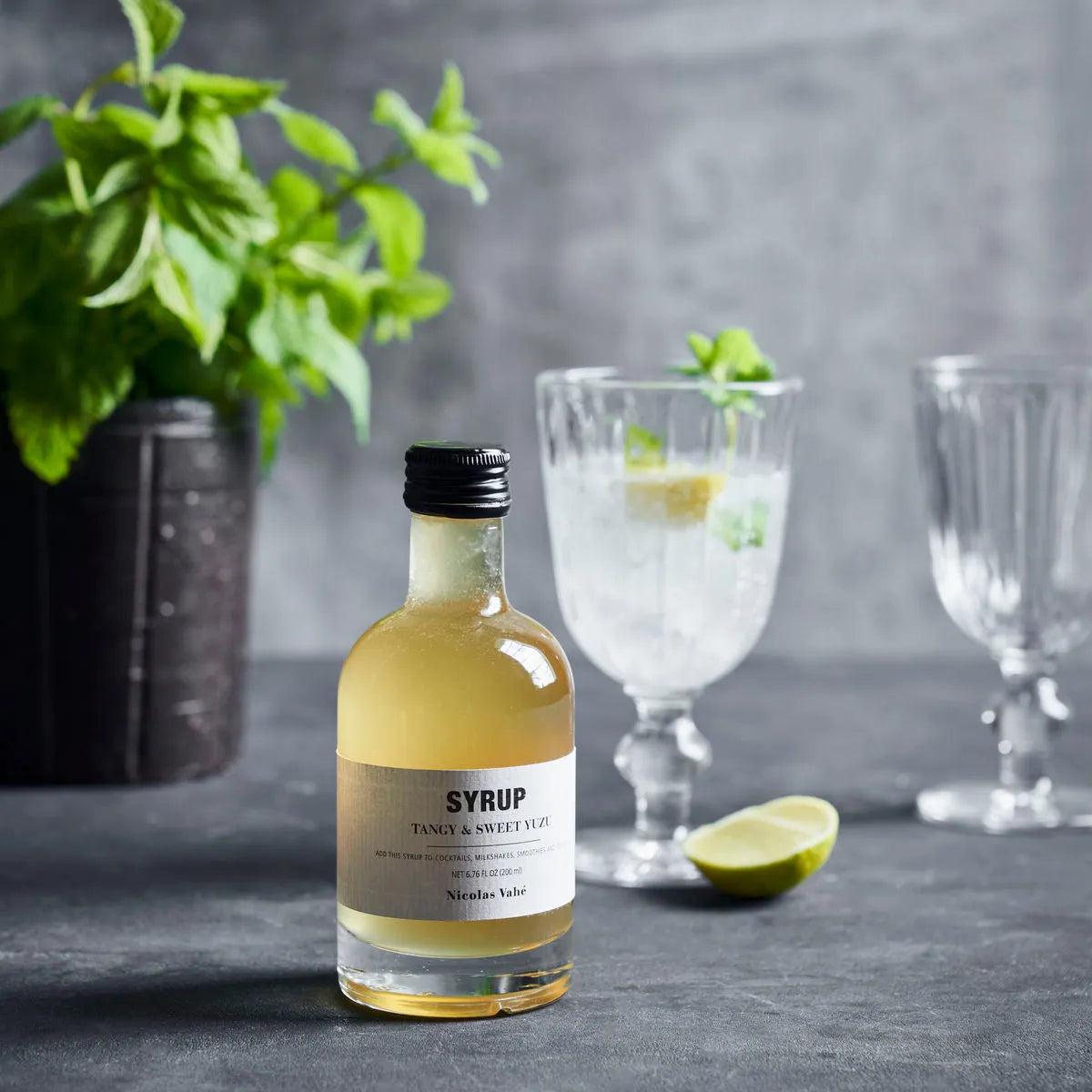 Früchtesirup, Yuzu in  präsentiert im Onlineshop von KAQTU Design AG. Lebensmittel ist von Nicolas Vahé