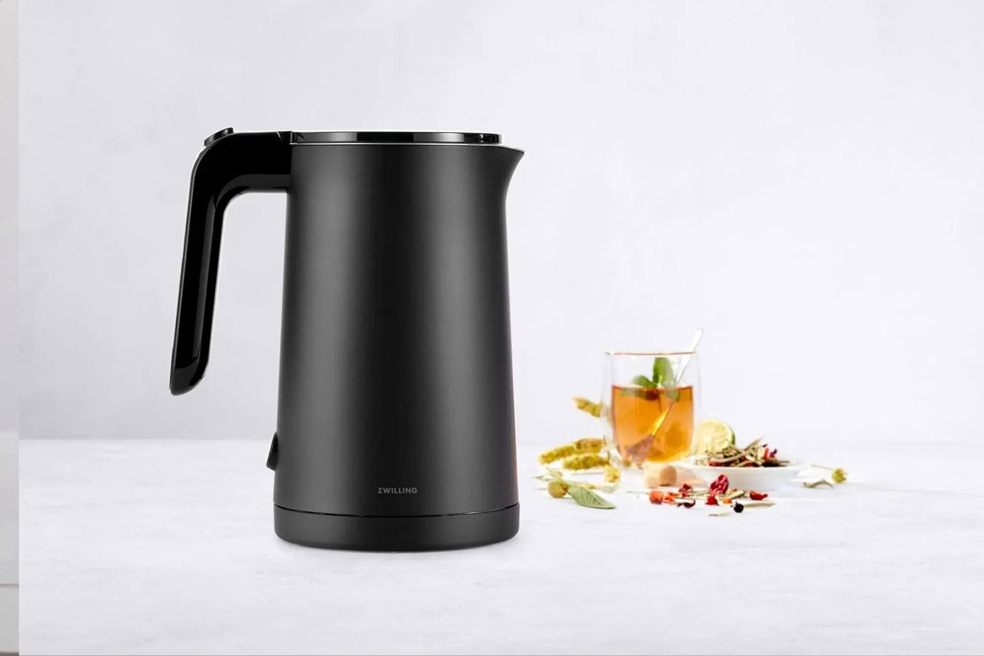 Stilvoller 1.0l Wasserkocher von Zwilling für präzises Erhitzen.