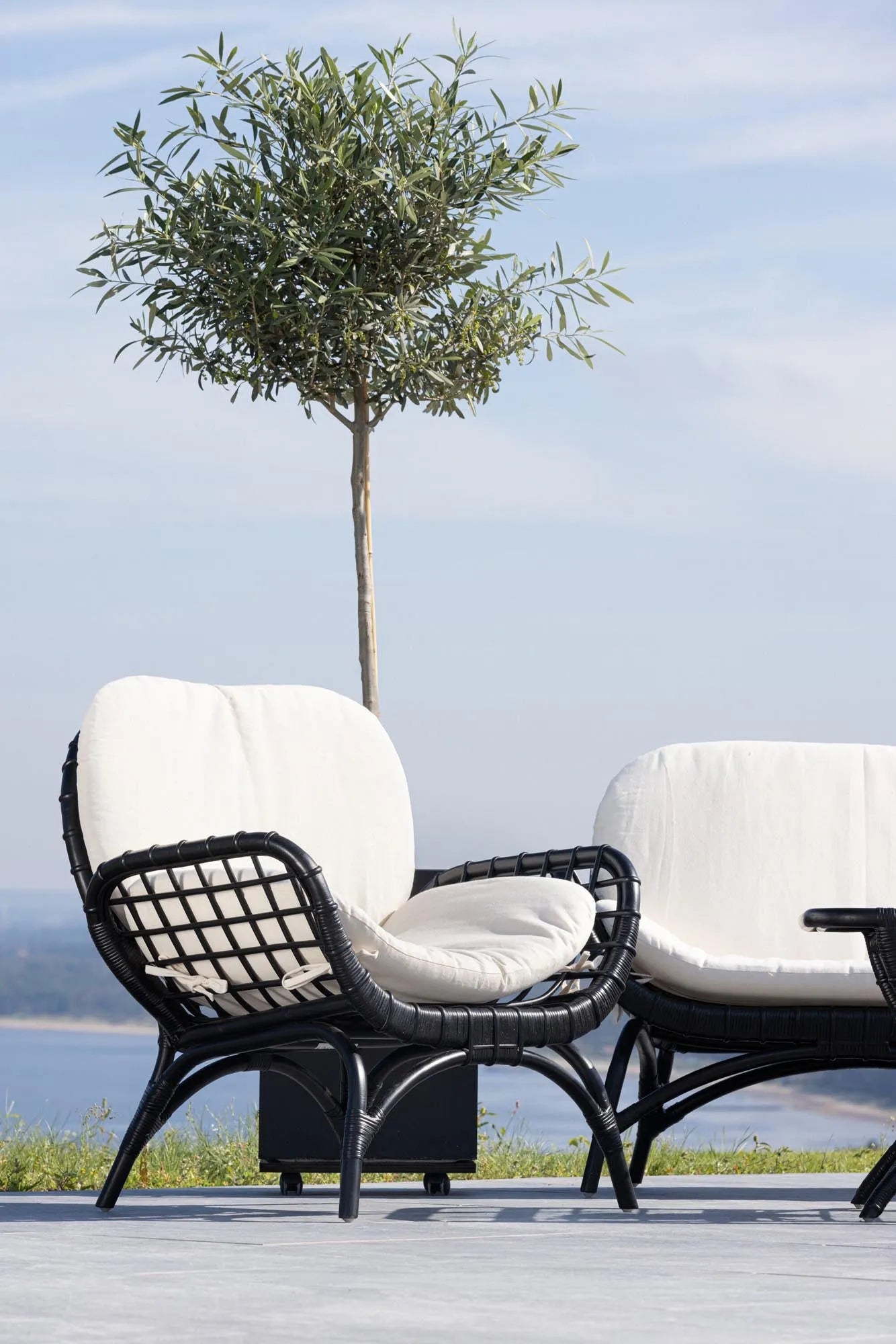 Moana Lounge Stuhl in Schwarz präsentiert im Onlineshop von KAQTU Design AG. Outdoor-Sessel ist von Venture Home