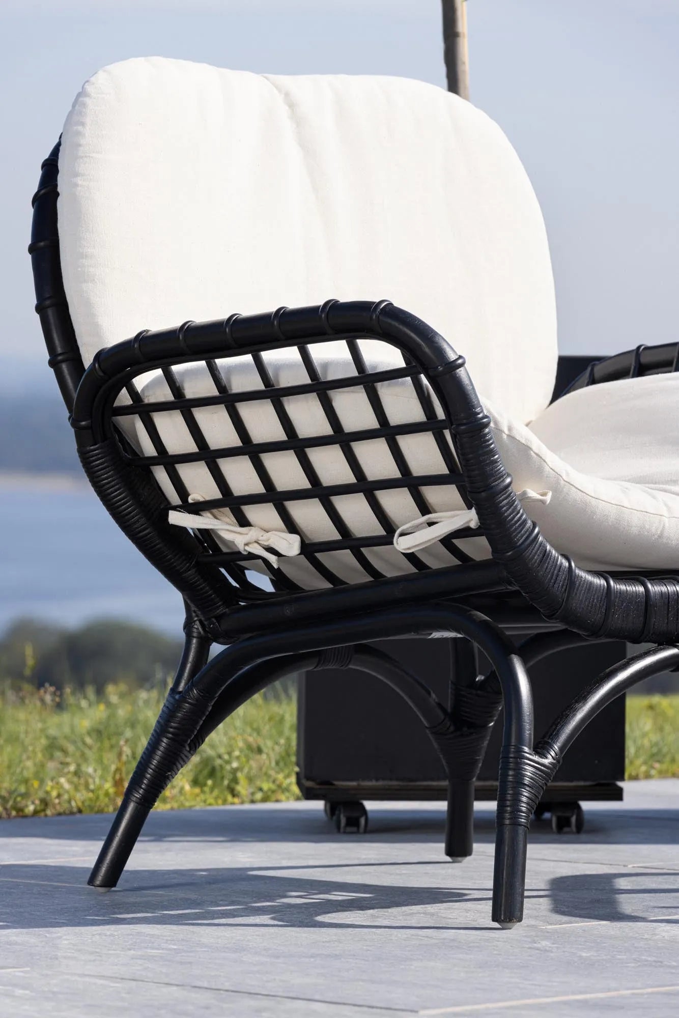 Moana Lounge Stuhl in Schwarz präsentiert im Onlineshop von KAQTU Design AG. Outdoor-Sessel ist von Venture Home