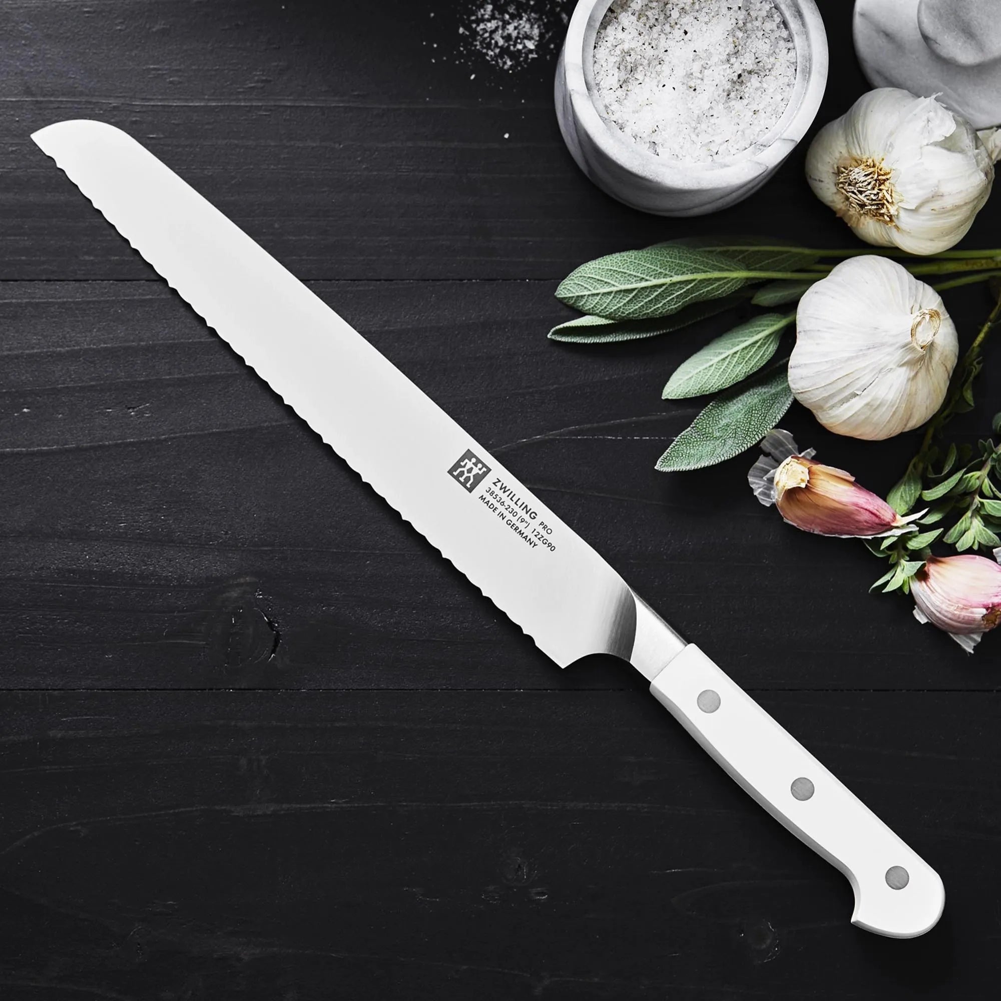 Zwilling Pro le blanc: 230mm Brotmesser für präzise Brotscheiben.