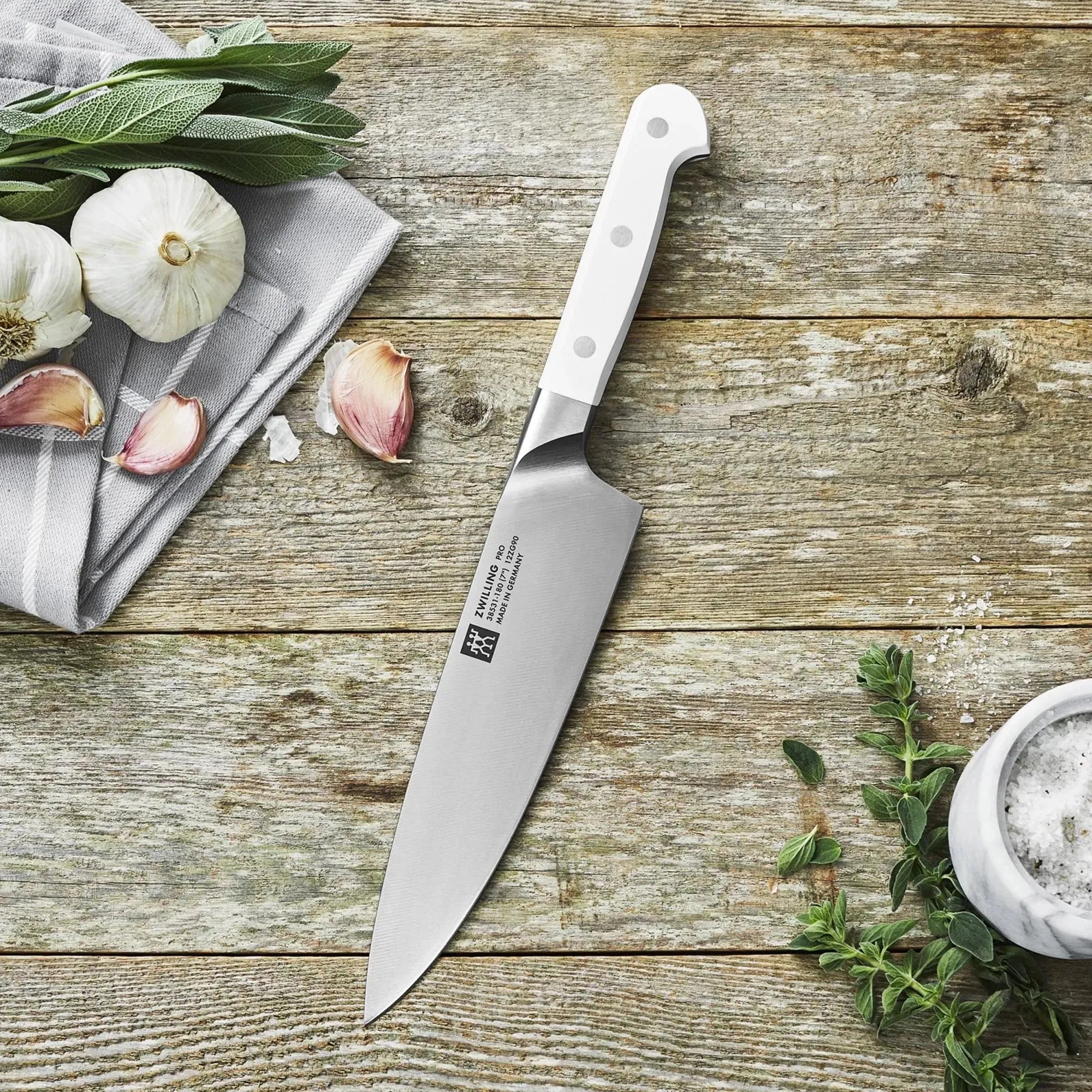 Zwilling Pro le blanc: 180mm Kochmesser für präzises Schneiden.