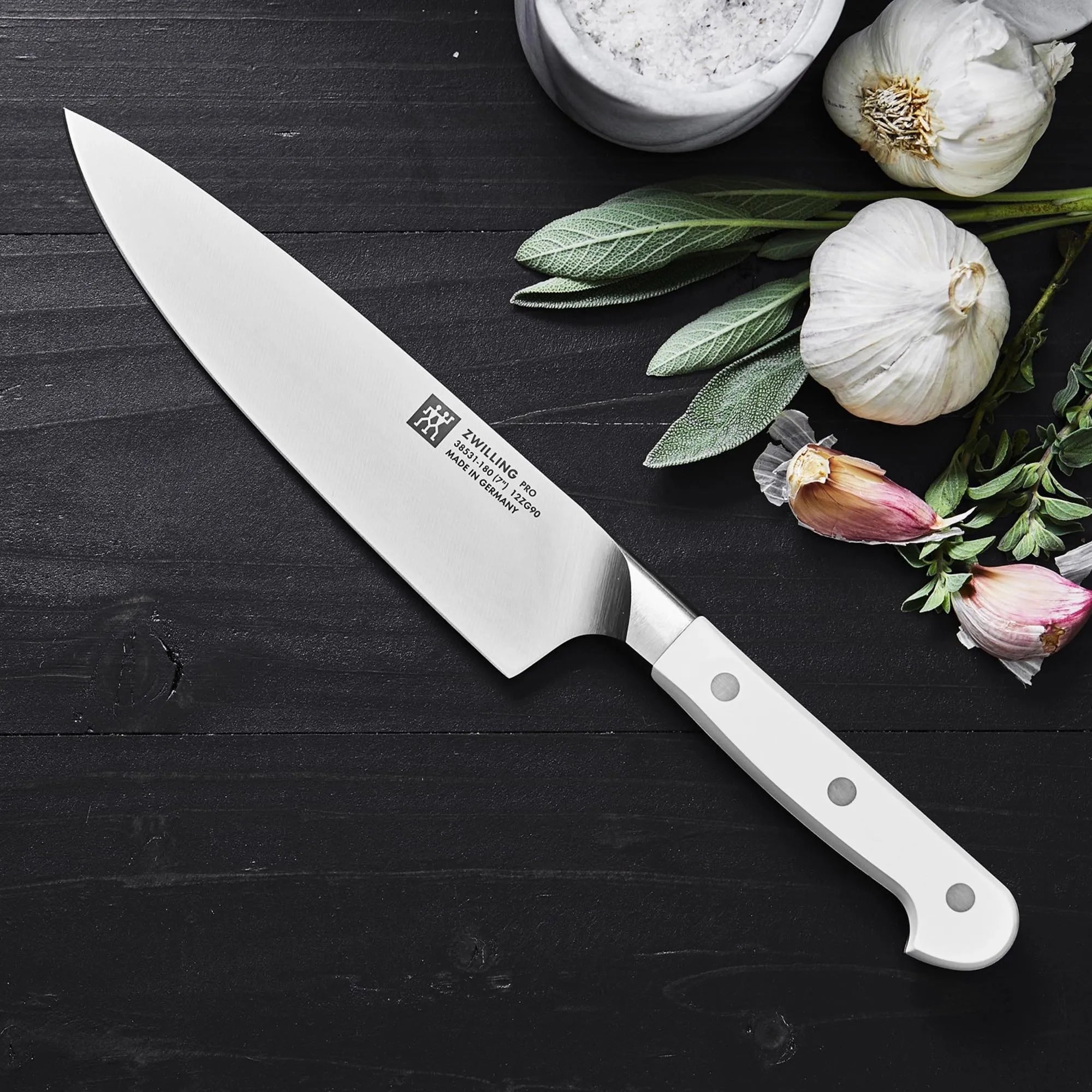 Zwilling Pro le blanc: 180mm Messer für müheloses, präzises Schneiden.