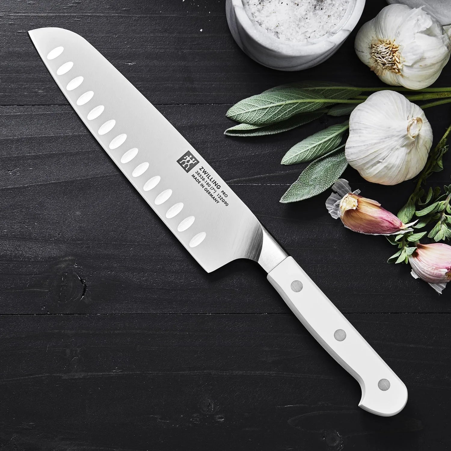 Zwilling Pro le blanc: 180mm Santokumesser für präzise Schnitte.