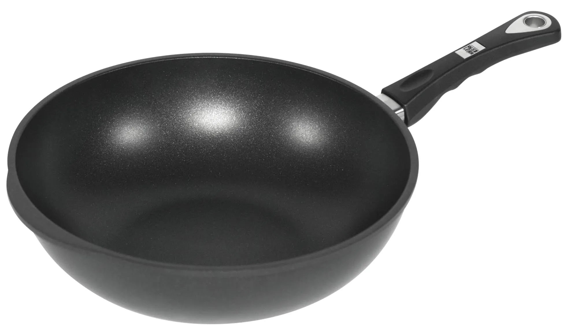 Hochwertiger 32cm Induktions-Wok von AMT Gastroguss: Aluminiumguss, Antihaft, ergonomischer Stiel, ideal für große Portionen.