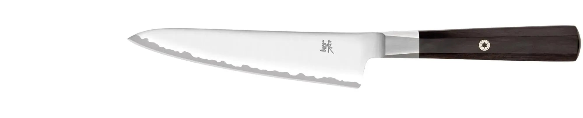 Exquisites MIYABI 4000FC Shotoh: 140 mm FC61 Stahlklinge, Pakkaholzgriff, ideal für präzises Schneiden. Japanische Schneidkunst.