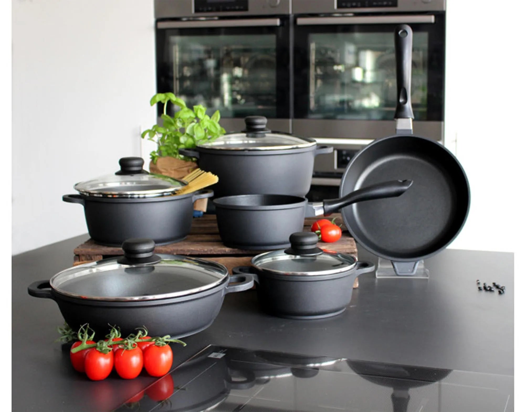 Topfset Black Cast 6-teilig in  präsentiert im Onlineshop von KAQTU Design AG. Topf ist von ELO BASIC