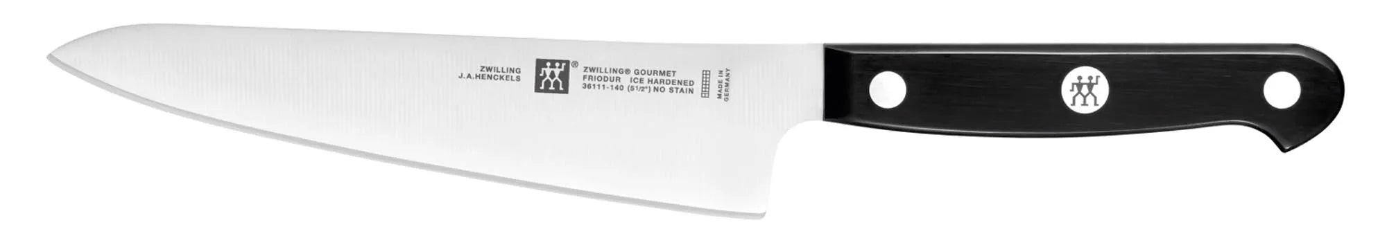 Das ZWILLING Gourmet Kochmesser Compact 140mm: Perfekte Balance, langlebiger Spezialstahl, ergonomisch, stilvoll, ideal für präzises Schneiden.