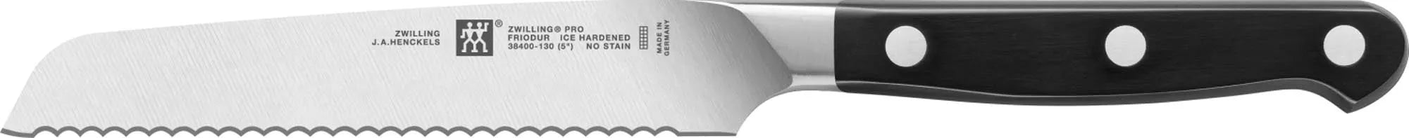 Das Zwilling Pro Universalmesser 130 mm: Exzellente Schärfe, rostfreier Stahl, ergonomischer Griff, stilvolles Design, präzise Schnitte.