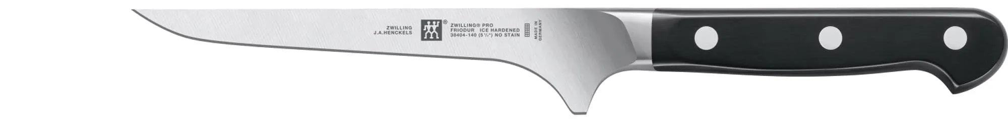 Das Zwilling Pro Ausbeinmesser 140 mm bietet Präzision und Qualität für müheloses Ausbeinen und filigrane Schnitte.