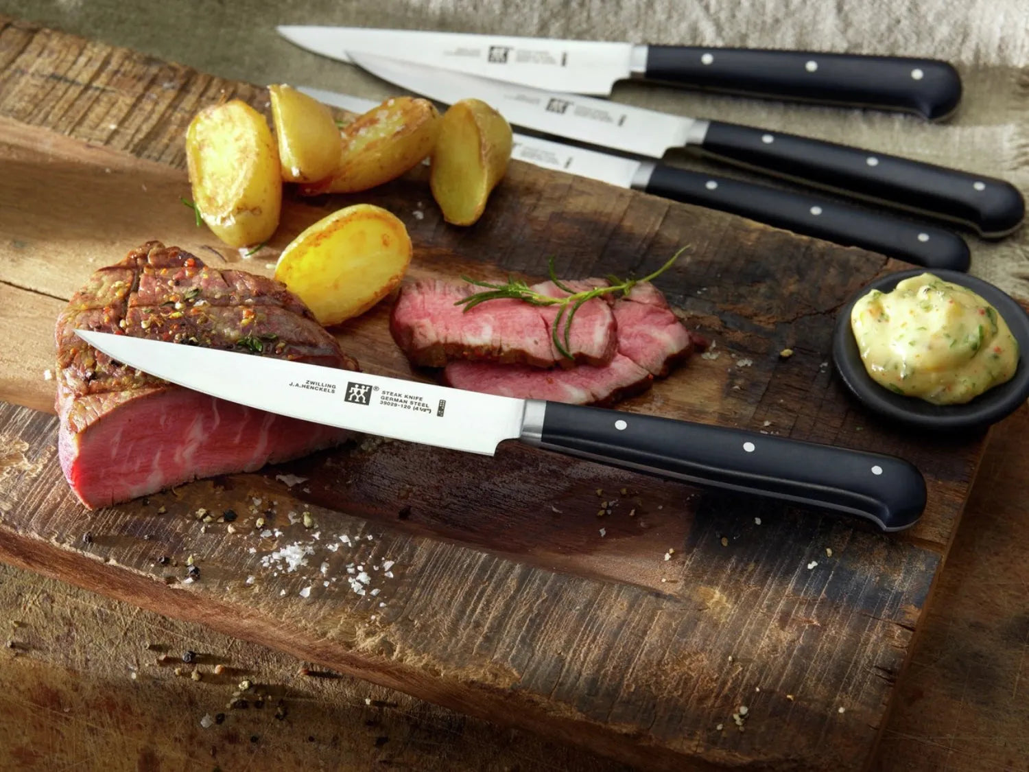 Elegantes Zwilling Steakmesser-Set: Perfekt für saftige Steaks.