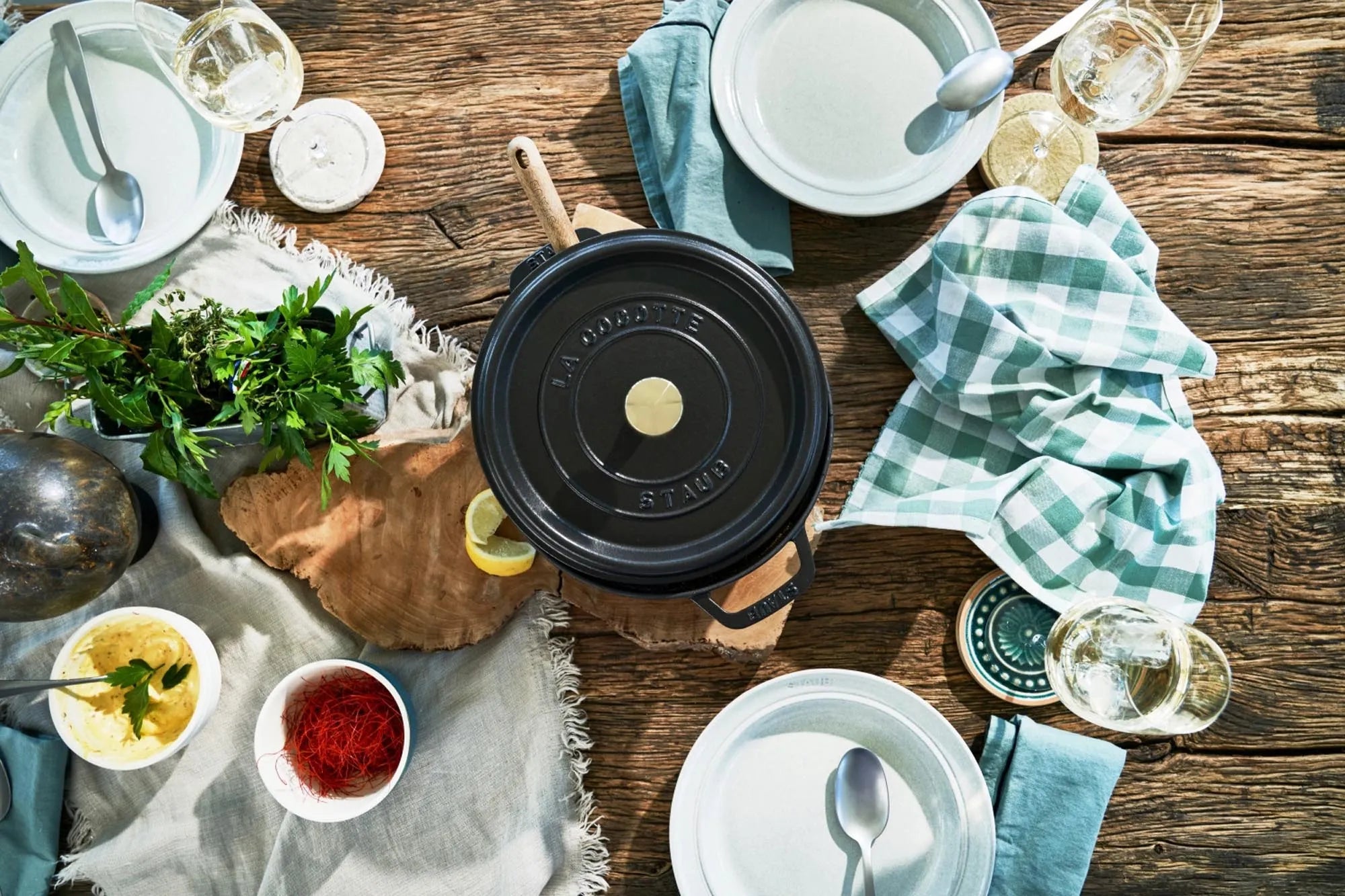 Staub Cocotte 3.8l: Perfekt für saftige Schmorgerichte und Suppen.