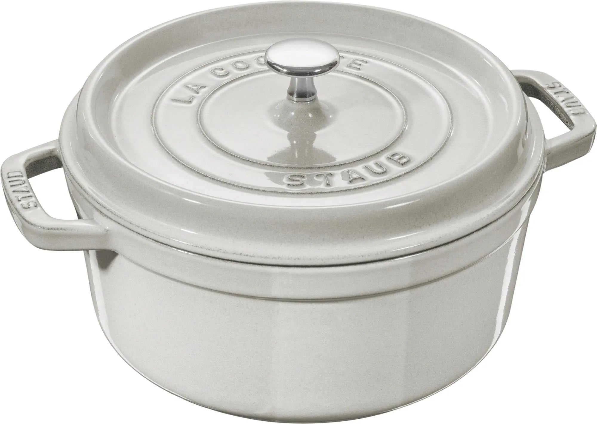 Die Staub Cocotte 3.8l aus Gusseisen bietet exzellente Wärmeleitung, ideal für Eintöpfe und Schmorgerichte. Zeitloses Design.