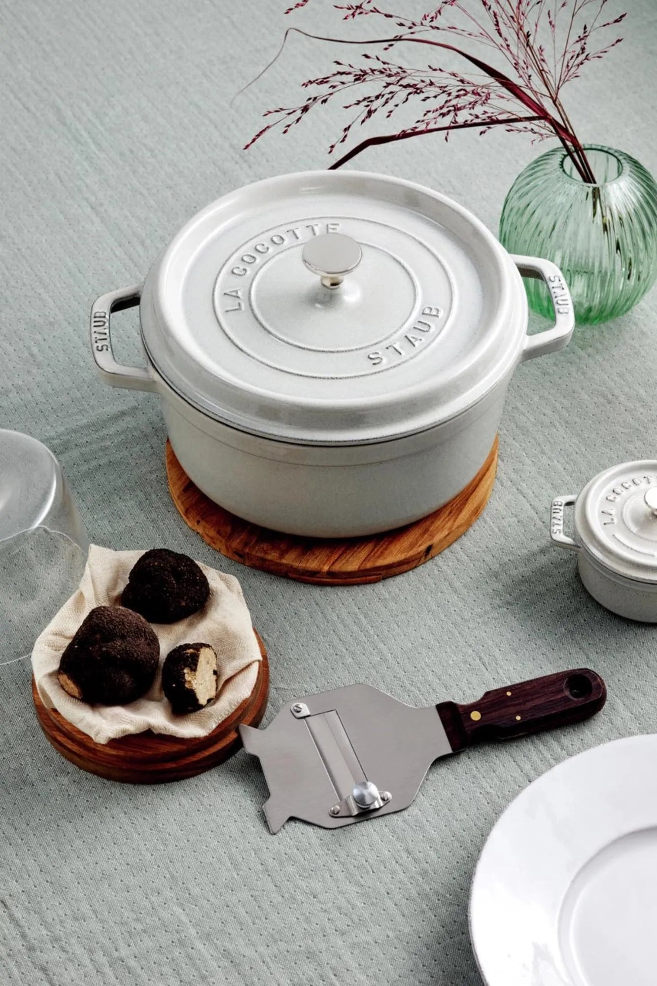 Staub Cocotte 3.8l: Unverzichtbar für kreative Kochabenteuer.