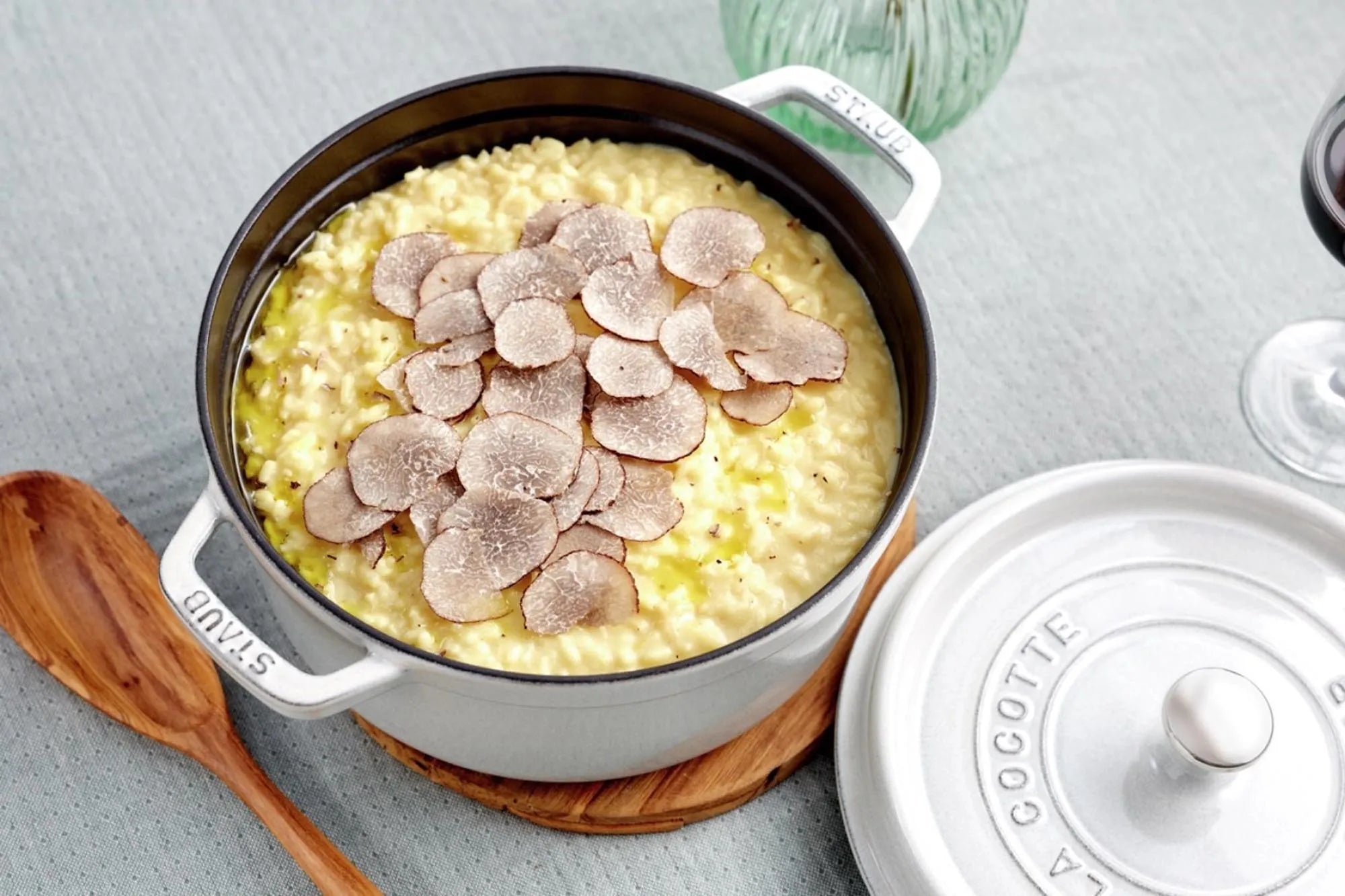 Staub Cocotte 3.8l: Perfekt für saftige Braten und zarte Schmorgerichte.