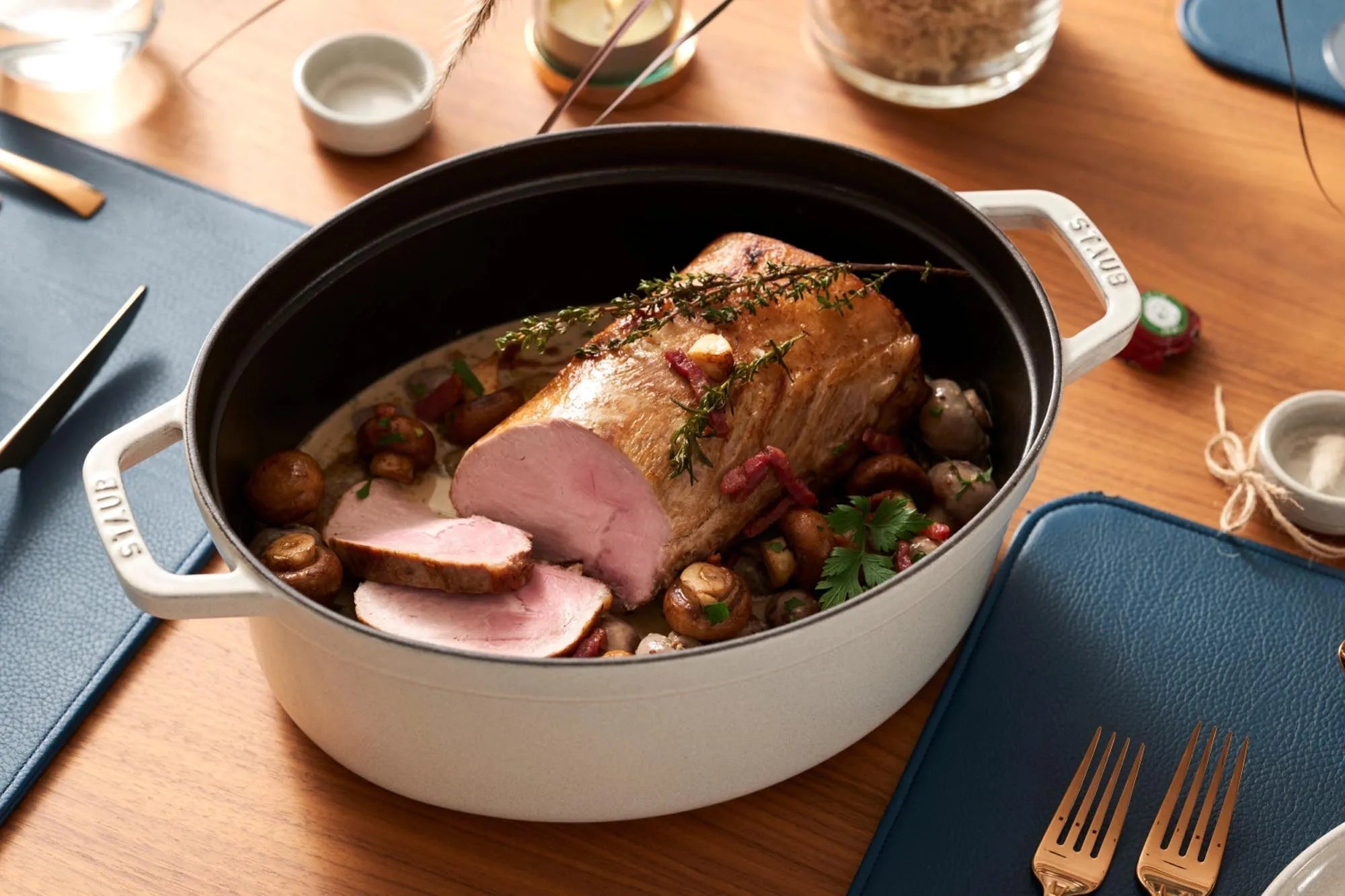 Elegante 6,7l Staub Cocotte: Perfekt für aromatische Schmorgerichte.