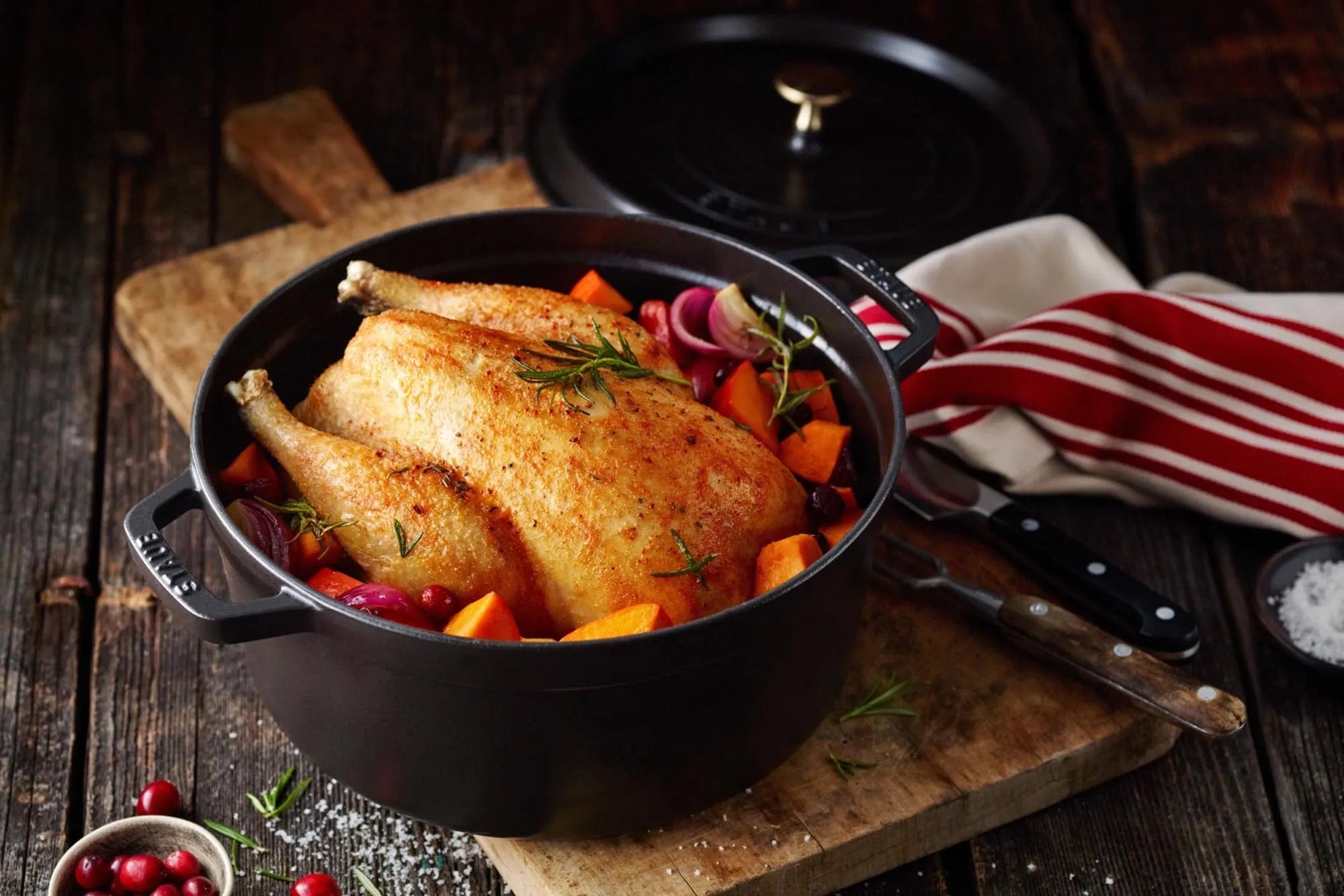 Staub Cocotte 2.6l: Perfekt für saftige Braten und schmackhafte Gerichte.