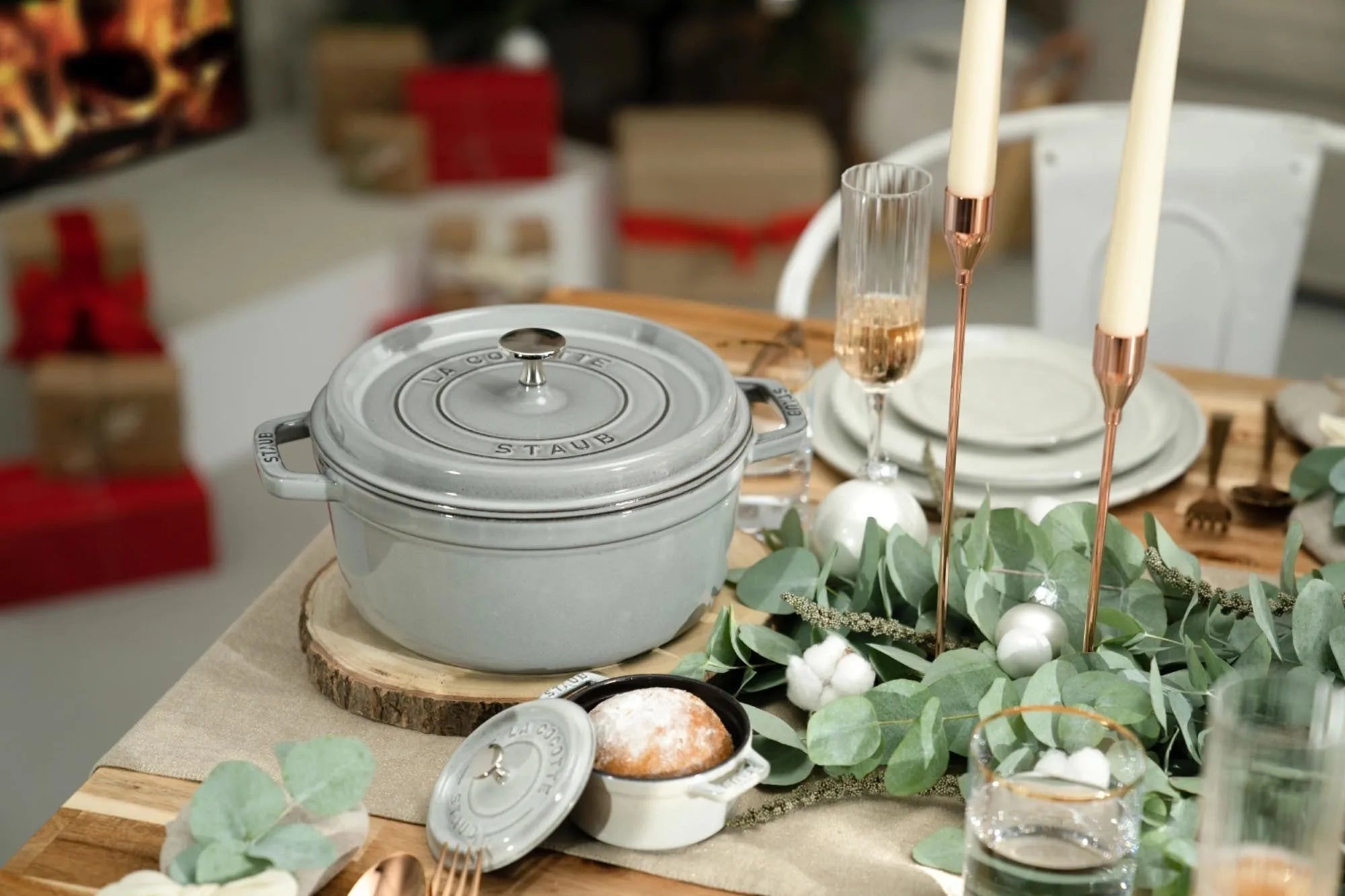 Staub Cocotte 5.25l: Ideal für aromatische Eintöpfe und Schmorgerichte.