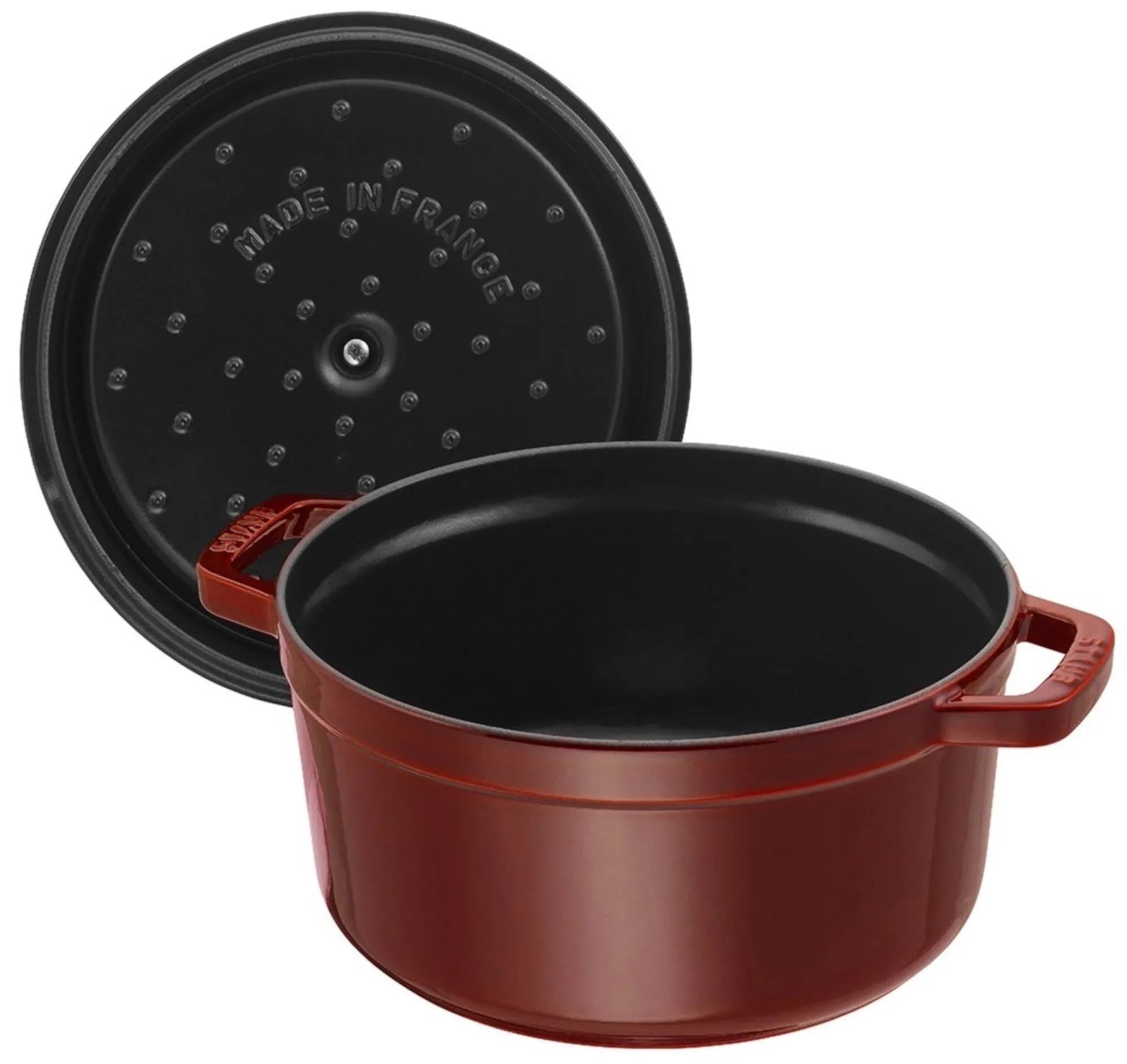 Staub Cocotte 2.6l: Ideal für aromatische Eintöpfe und Suppen.