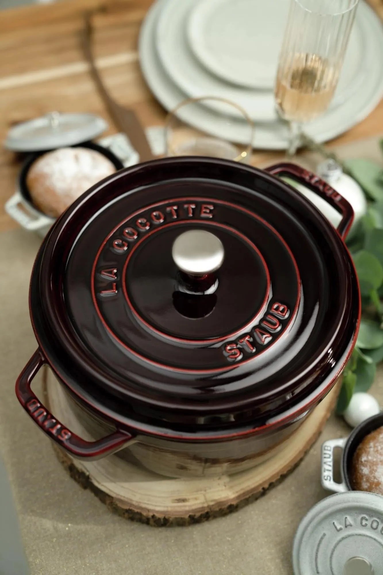 Staub Cocotte 2.6l: Unverzichtbar für köstliche Ofengerichte.