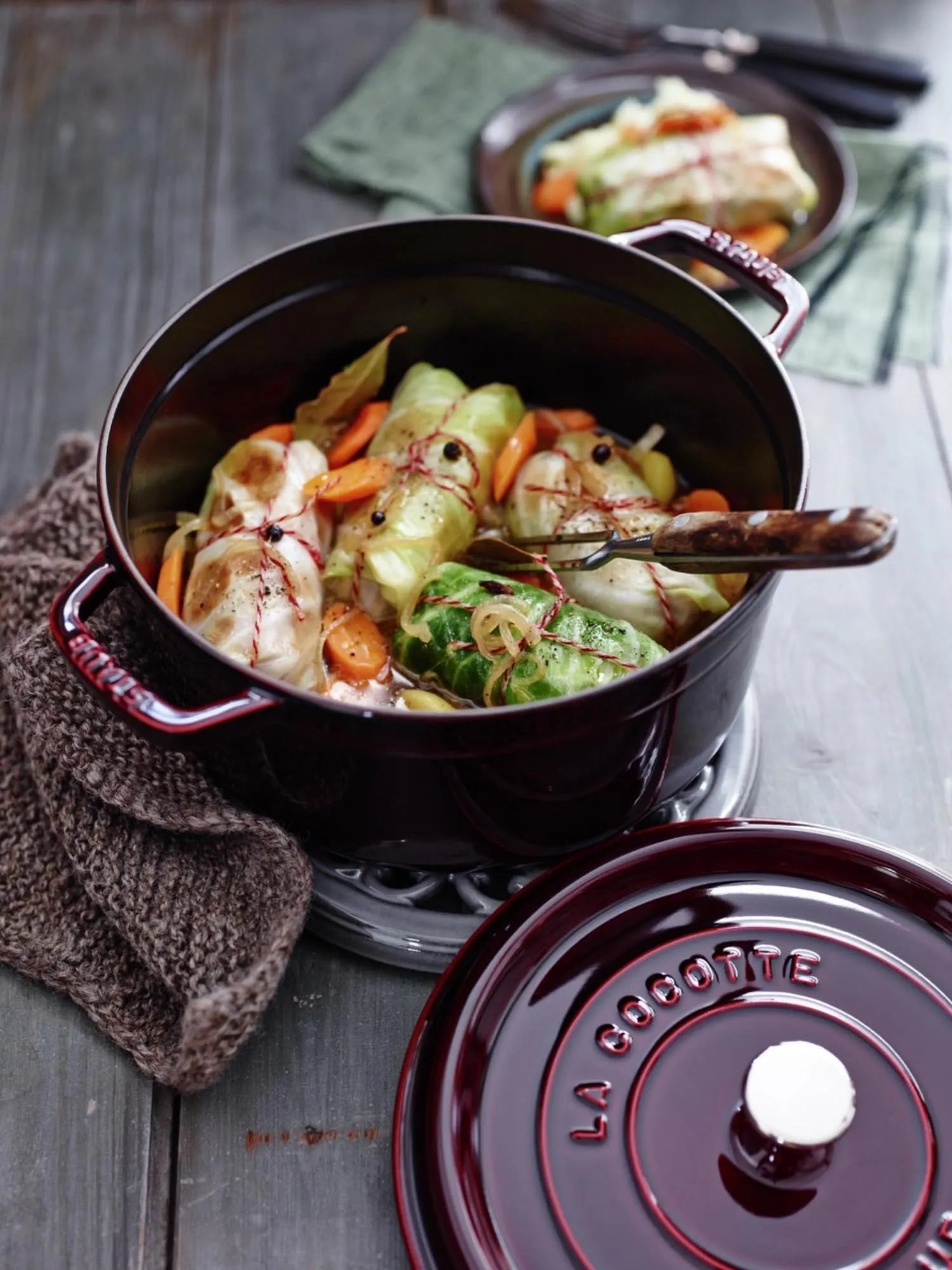 Staub Cocotte 2.6l: Ideal für aromatische Eintöpfe und Suppen.