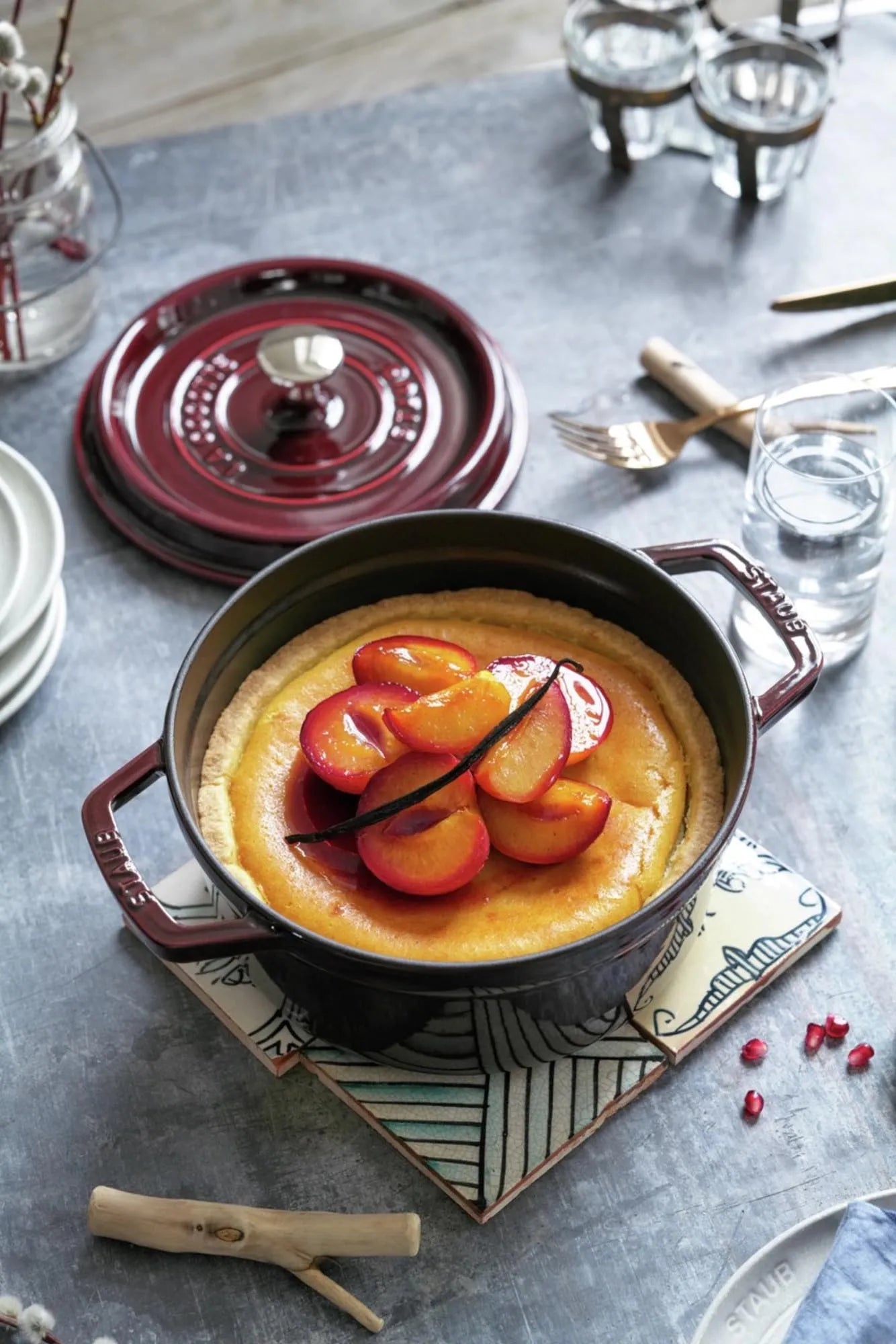 Staub Cocotte 2.6l: Perfekt für saftige Braten und Schmorgerichte.