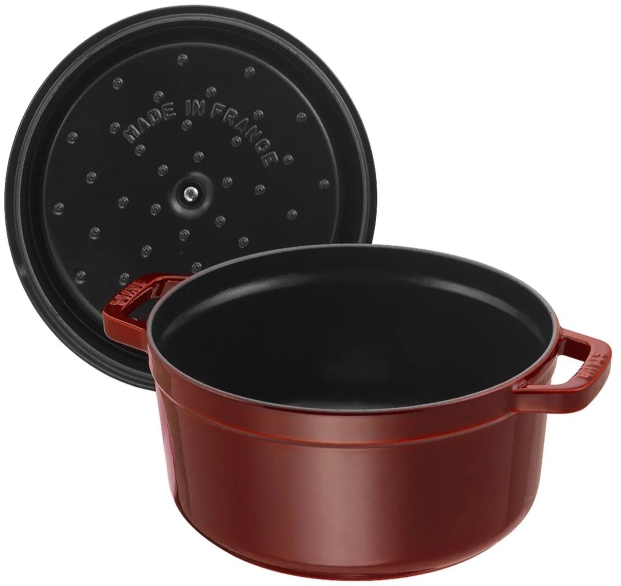 Staub Cocotte 5.25l: Perfekt für saftige Braten und knuspriges Brot.