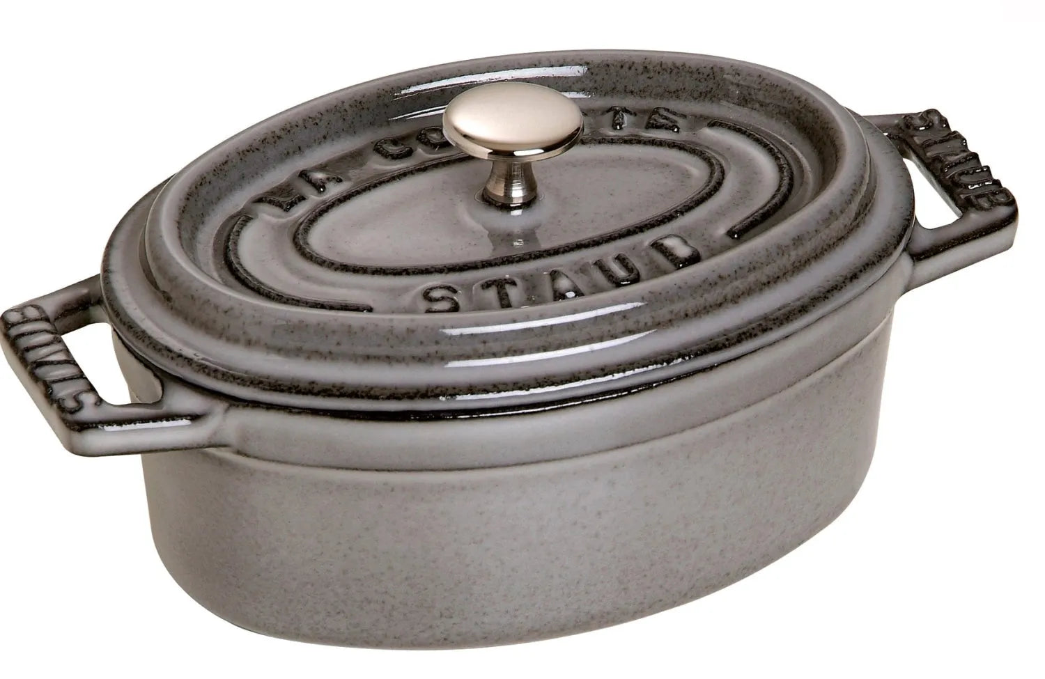 Die Staub Cocotte oval 1.0l: Gusseisen, perfekte Wärmespeicherung, ideal für Eintöpfe und Schmorgerichte, robust und langlebig.