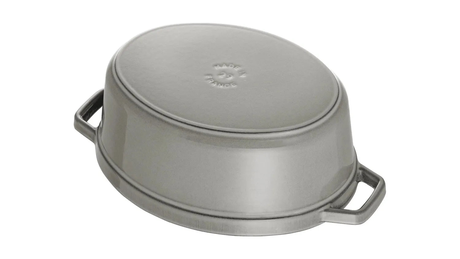 Staub Cocotte oval 1.0l: Perfekt für saftige Braten und Eintöpfe.