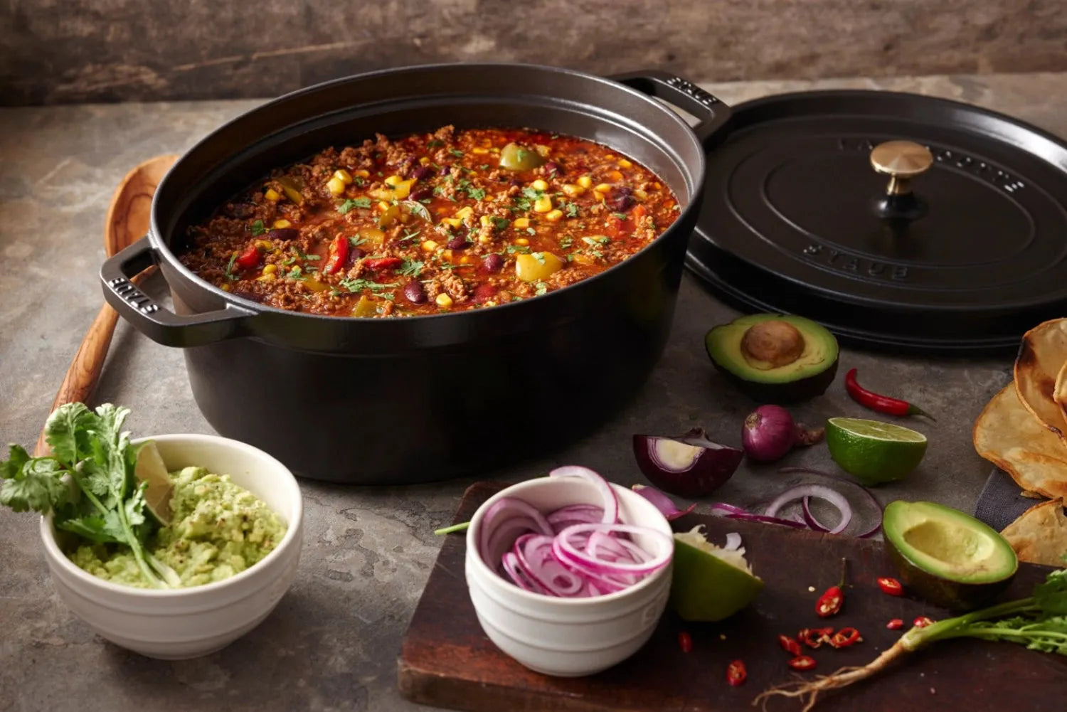 Staub Cocotte 12L: Perfekt für köstliche, großzügige Gerichte.