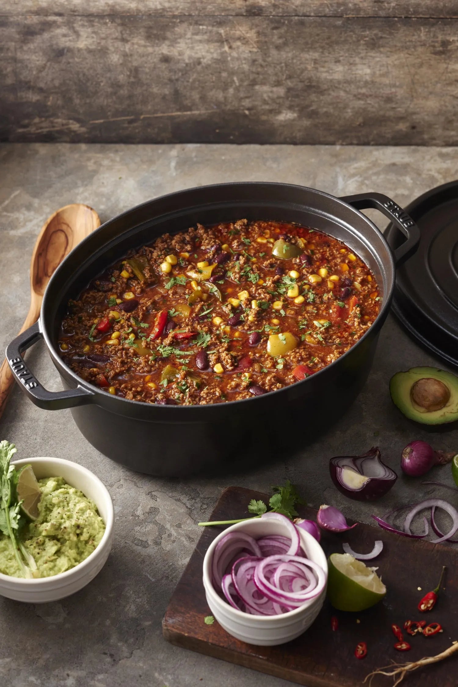 Staub Cocotte 12L: Ideal für reichhaltige, geschmackvolle Eintöpfe.