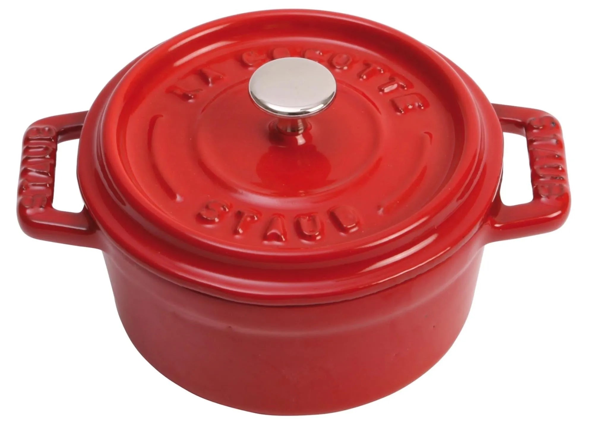 Die Mini Cocotte von Staub: Kirsch-Rot, 10 cm, 0,25l, Gusseisen. Perfekt für kleine Gerichte, gleichmäßige Wärme, stilvoll und langlebig.