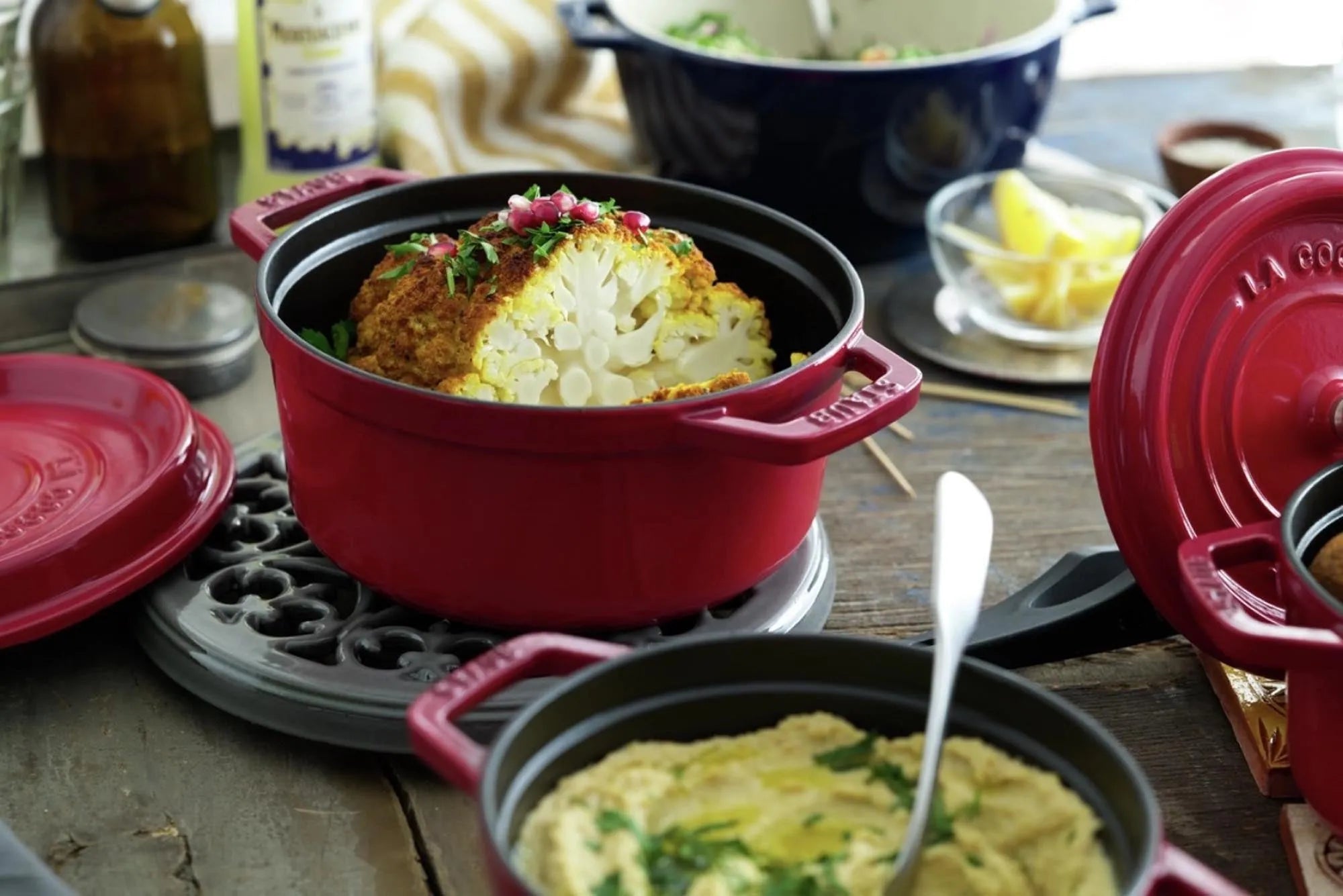 Staub Cocotte 2.6l: Ideal für aromatische Eintöpfe und Suppen.