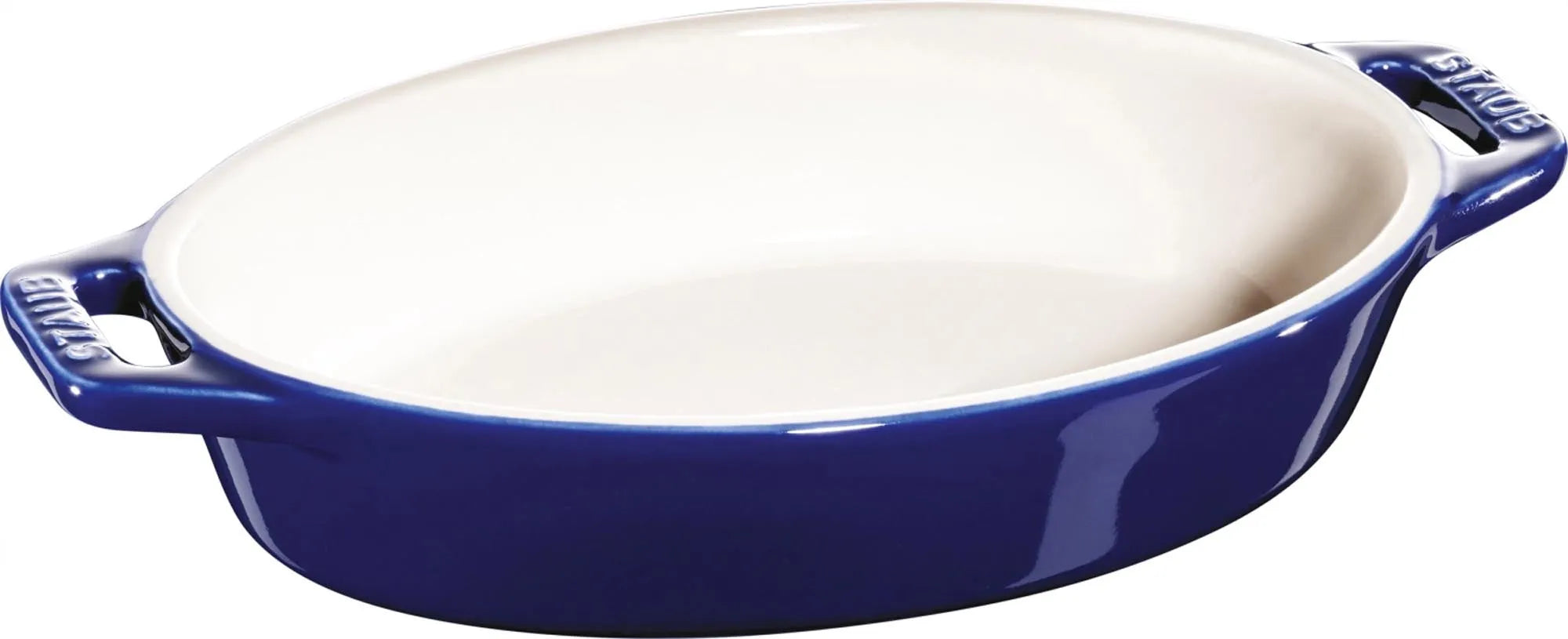 Elegante, dunkelblaue Keramik-Auflaufform (17 cm, oval) von Staub für perfekte Aufläufe und Gratins. Kratzfest und pflegeleicht.